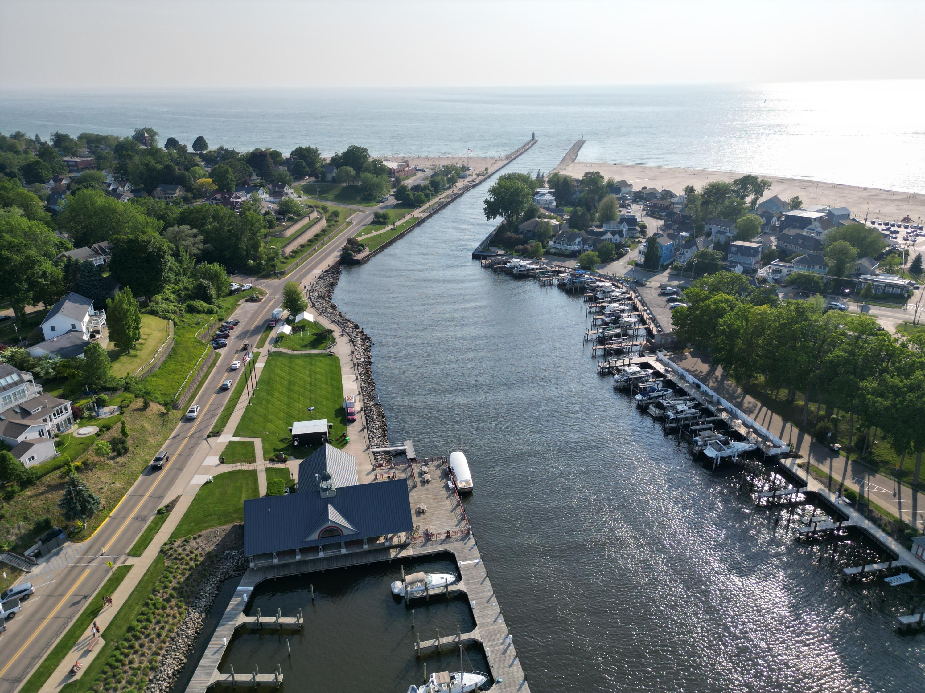 7251 Lakeview Avenue South Haven MI 49090