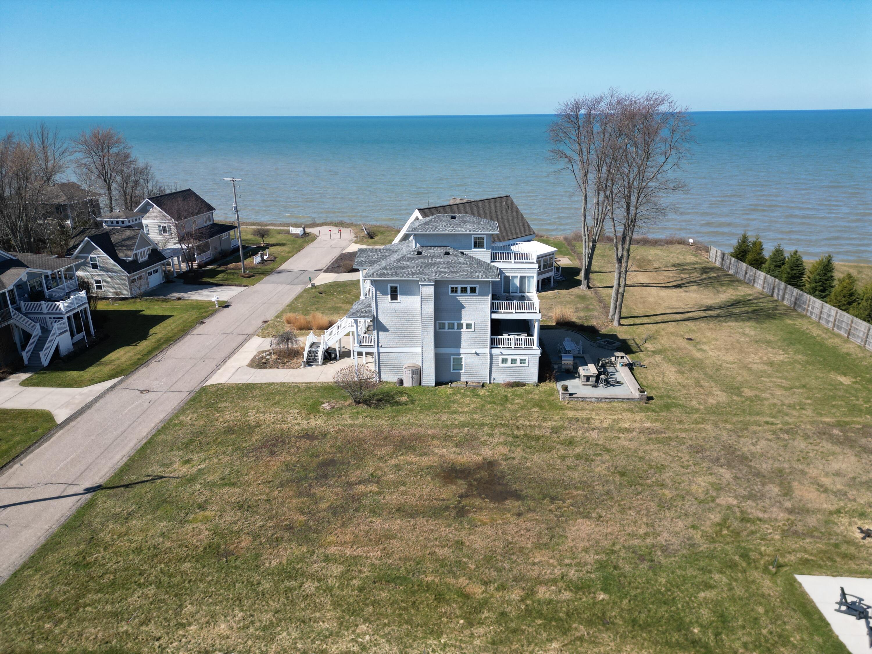 7251 Lakeview Avenue South Haven MI 49090