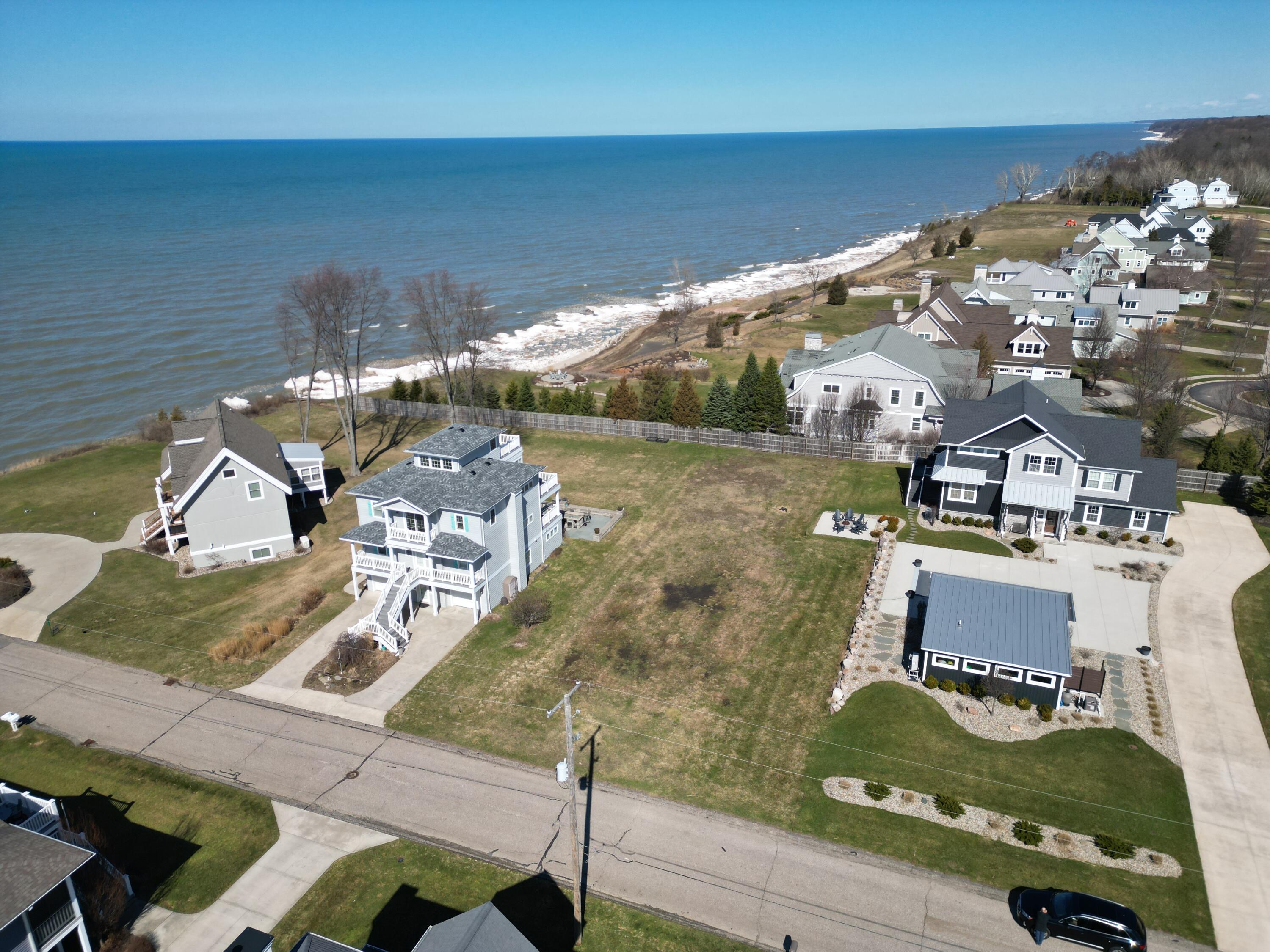 7251 Lakeview Avenue South Haven MI 49090
