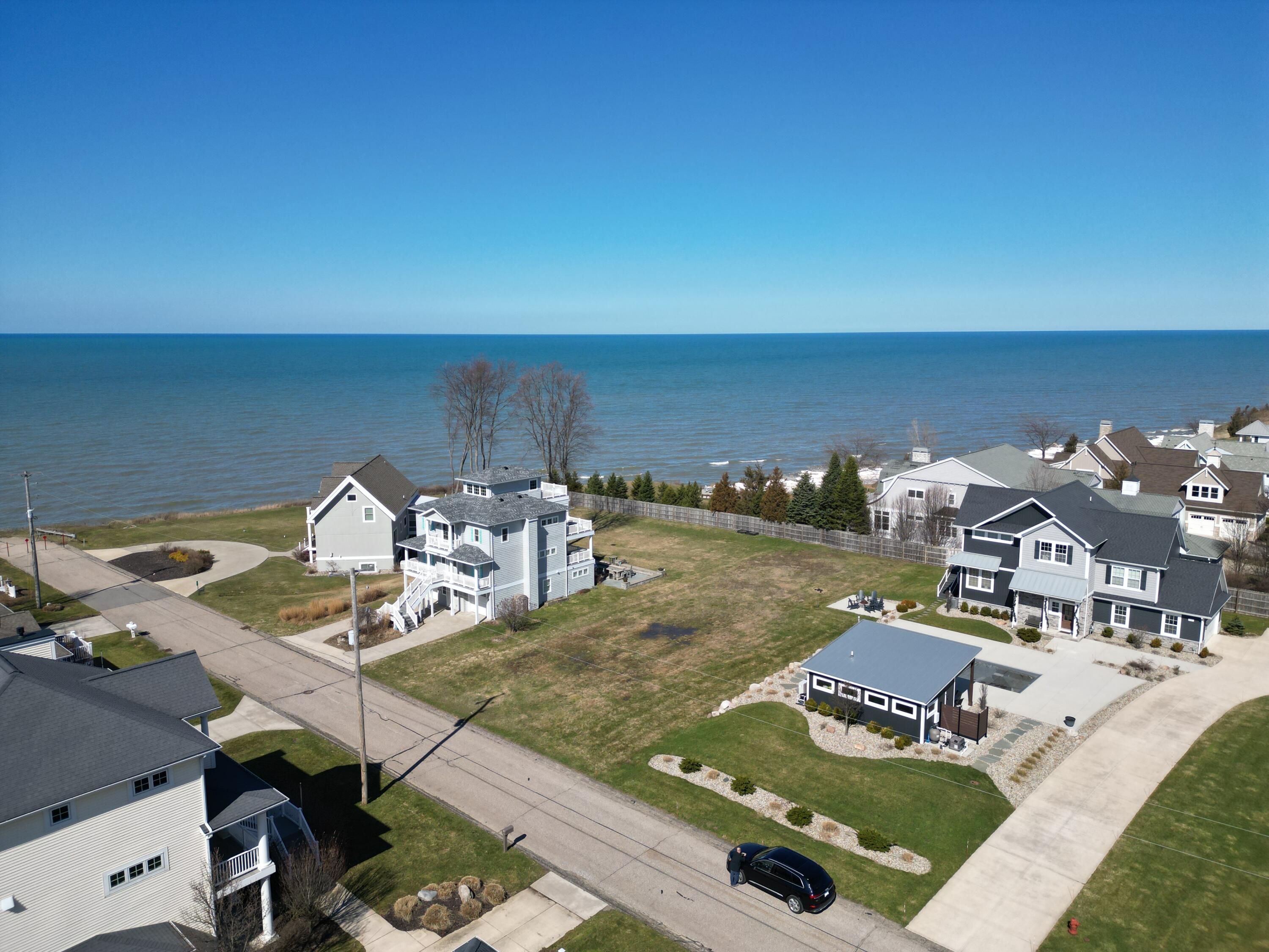 7251 Lakeview Avenue South Haven MI 49090