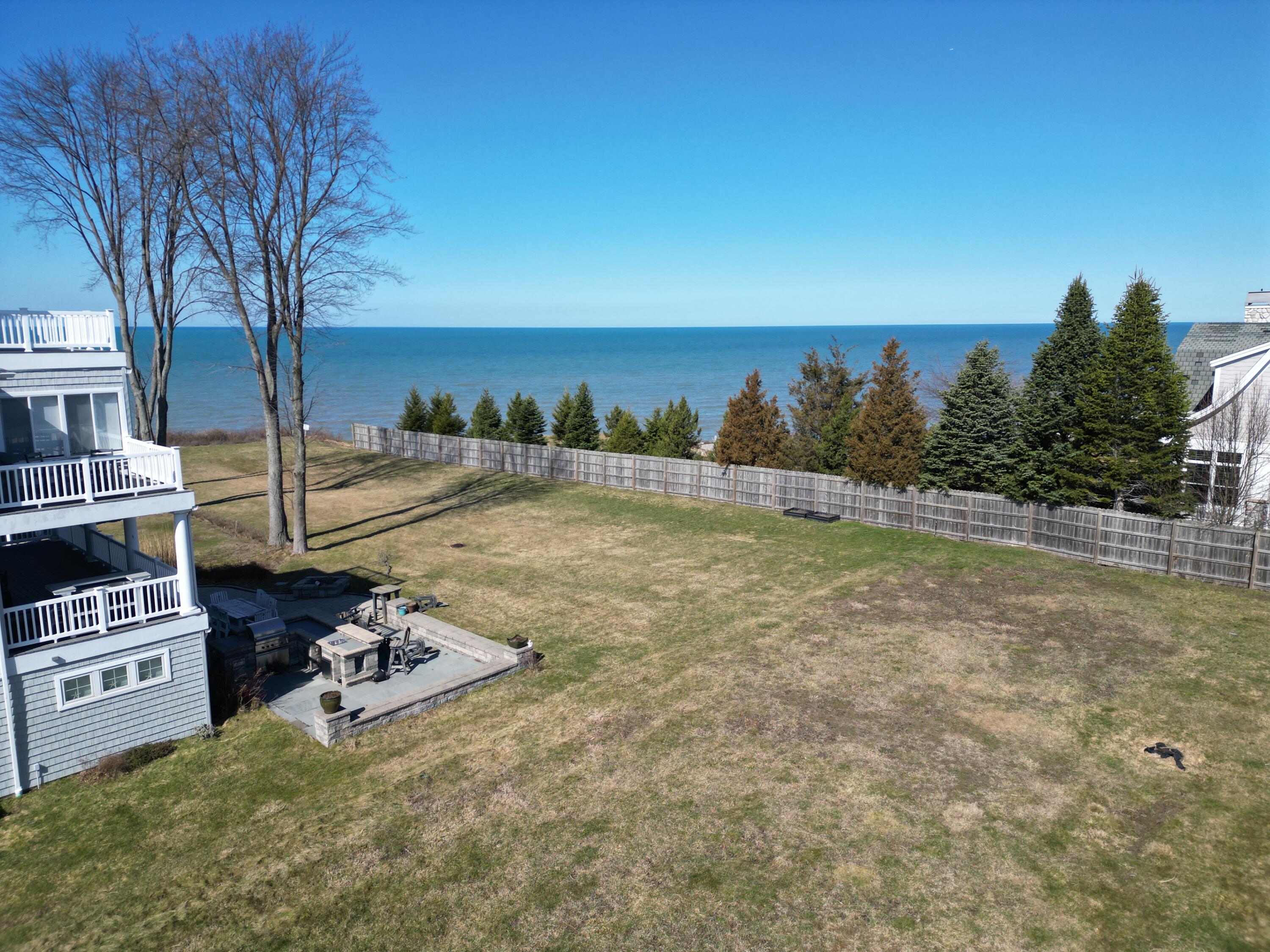 7251 Lakeview Avenue South Haven MI 49090