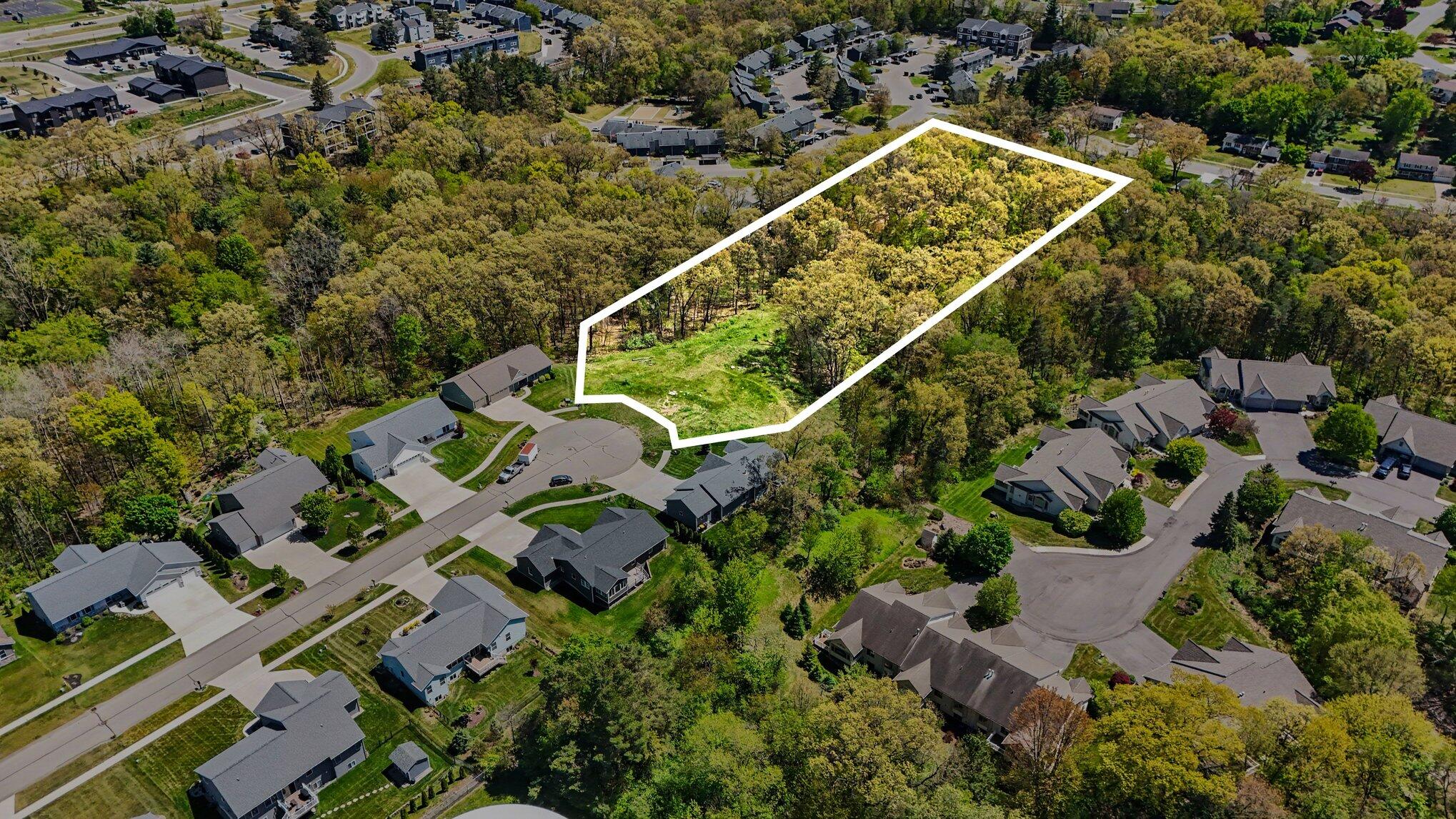 4777 Trail View NE Grand Rapids MI 49525