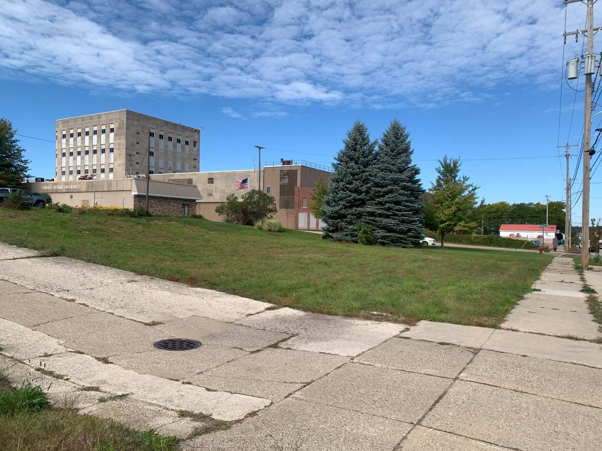 839 Pine Street Muskegon MI 49442