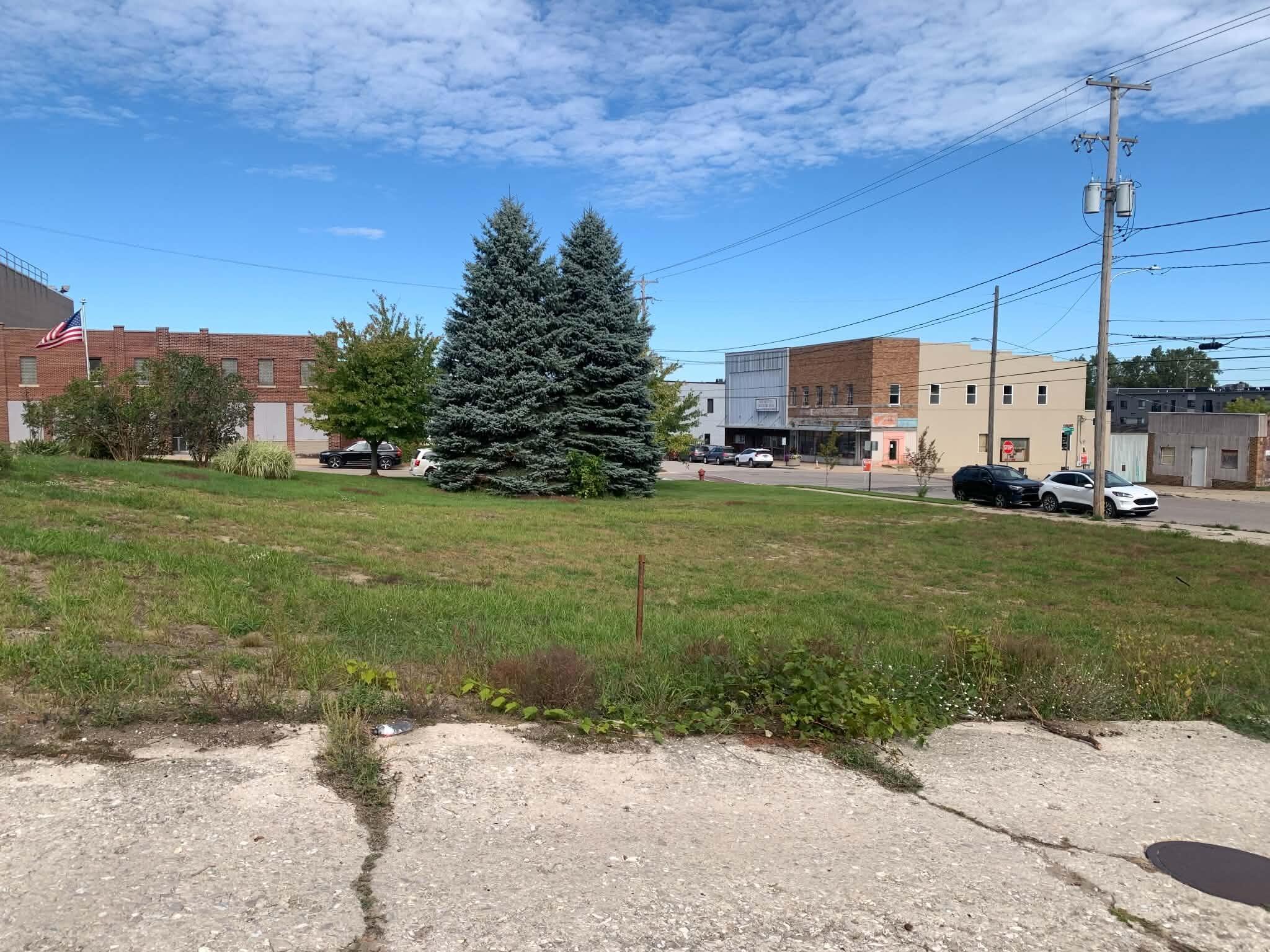 839 Pine Street Muskegon MI 49442