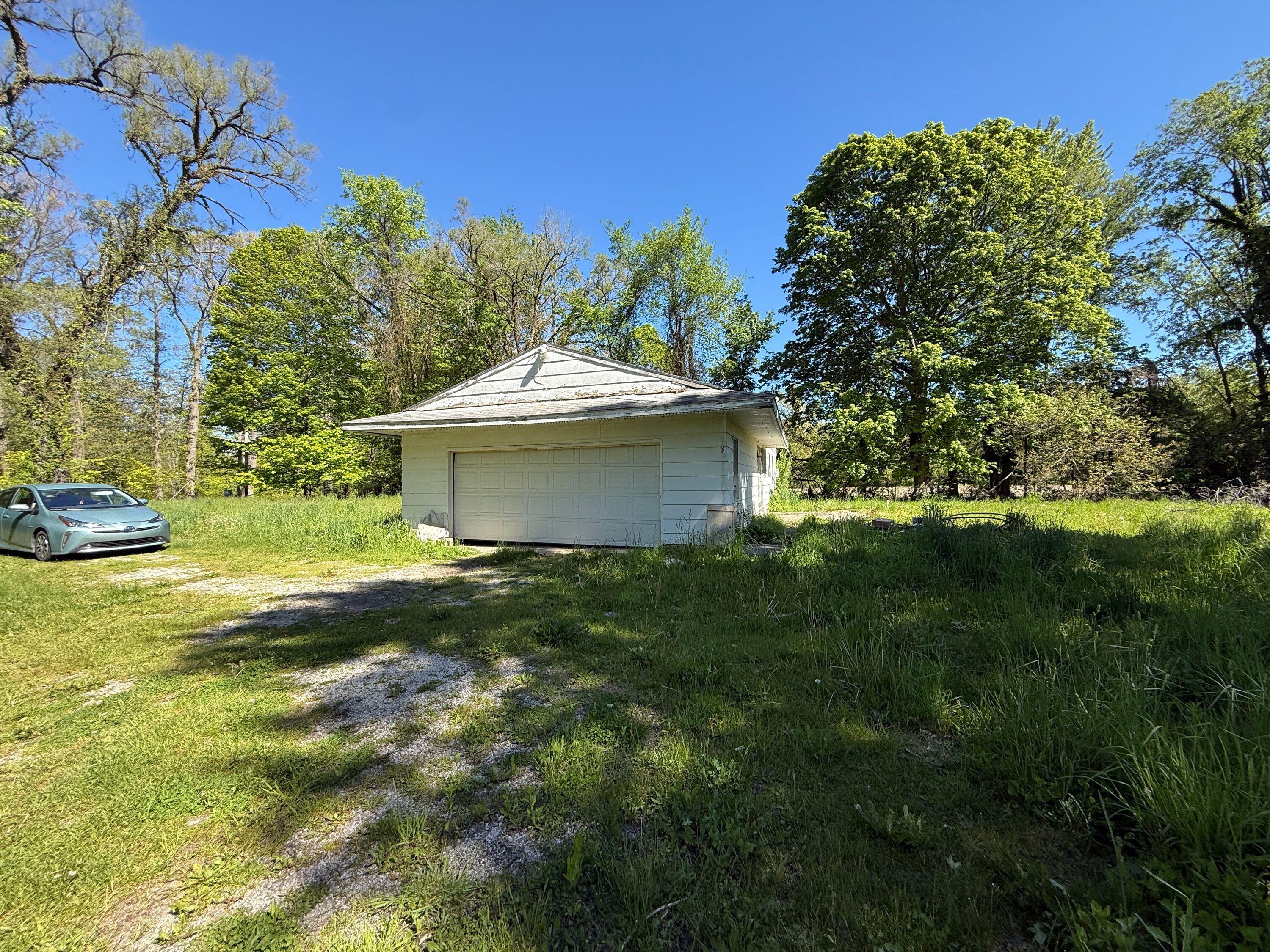 13817 S Log Cabin Road Three Oaks MI 49128