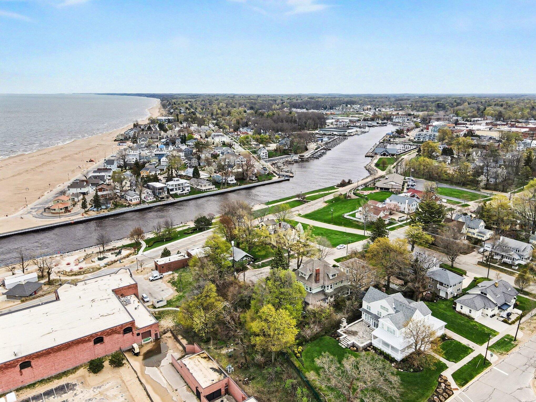 Ville Michigan Avenue South Haven MI 49090