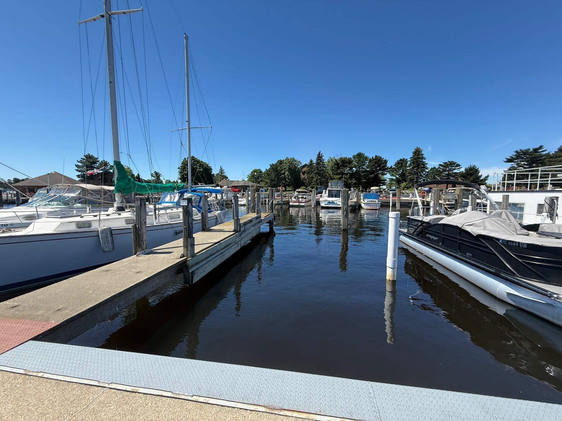 98 Harbor Drive Ludington MI 49431