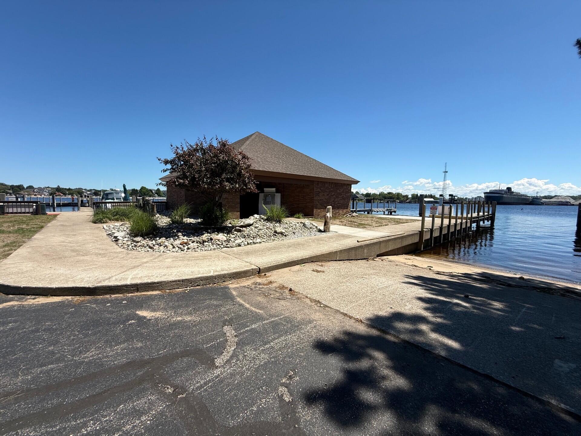 98 Harbor Drive Ludington MI 49431