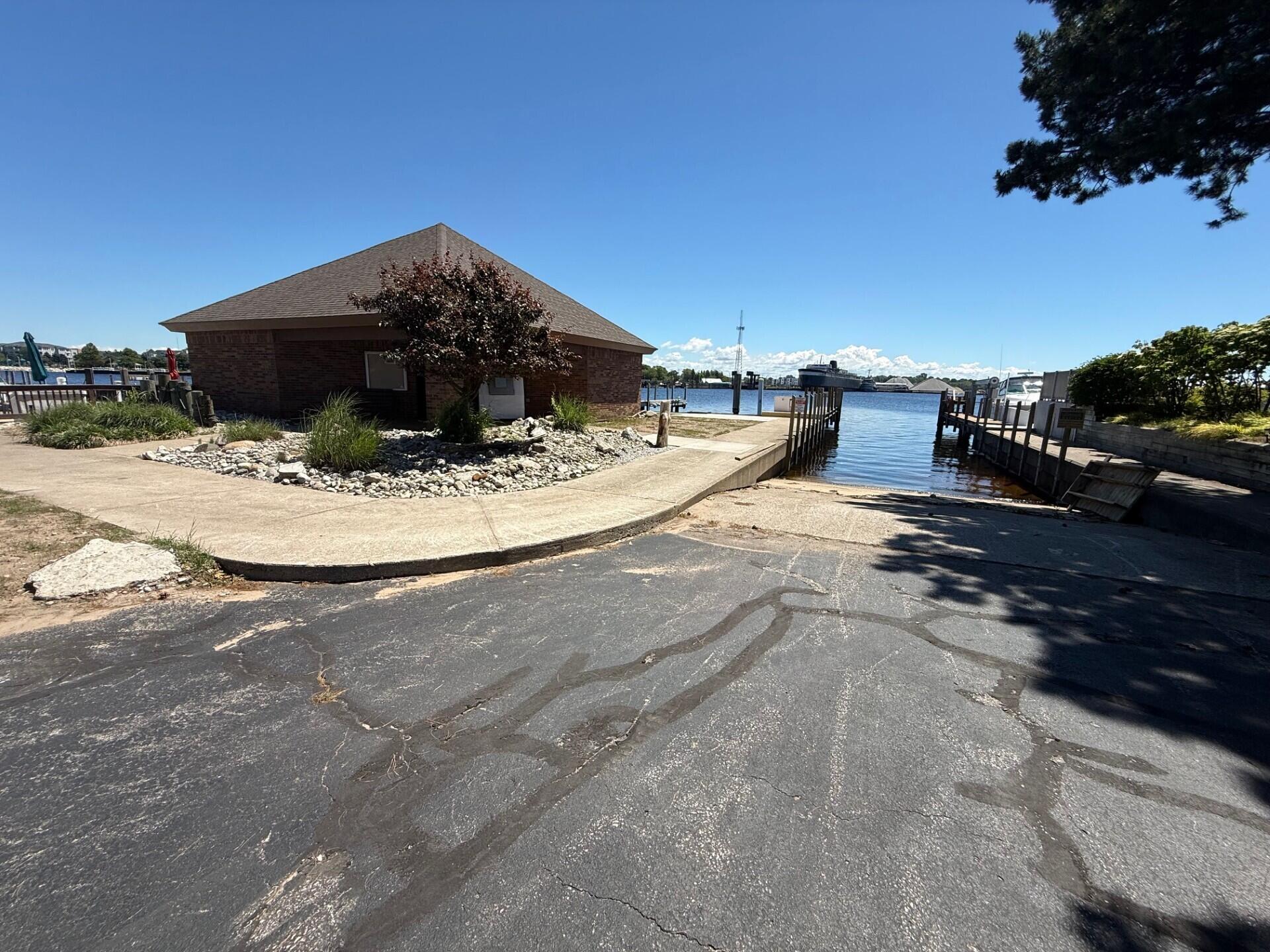 98 Harbor Drive Ludington MI 49431