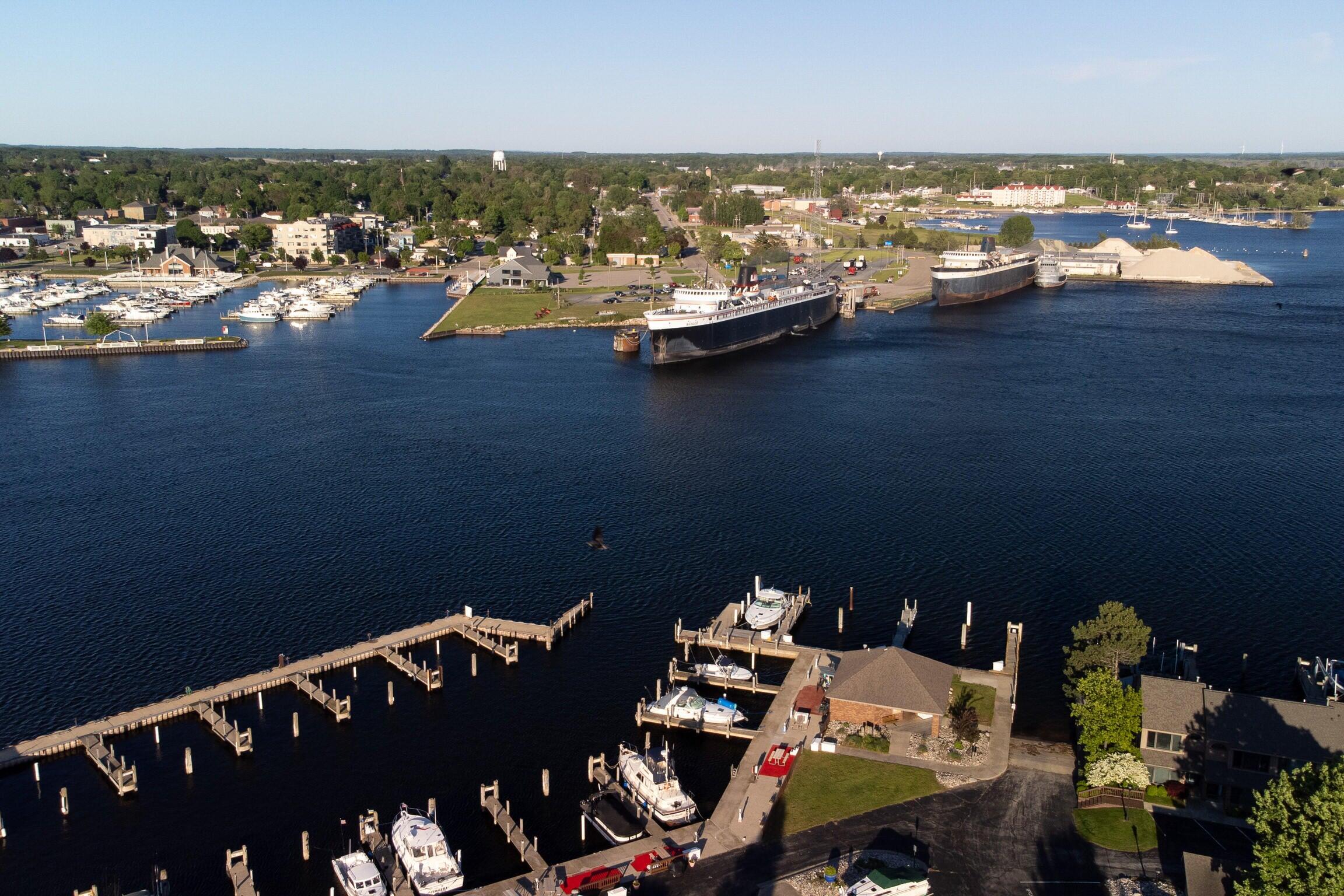 98 Harbor Drive Ludington MI 49431