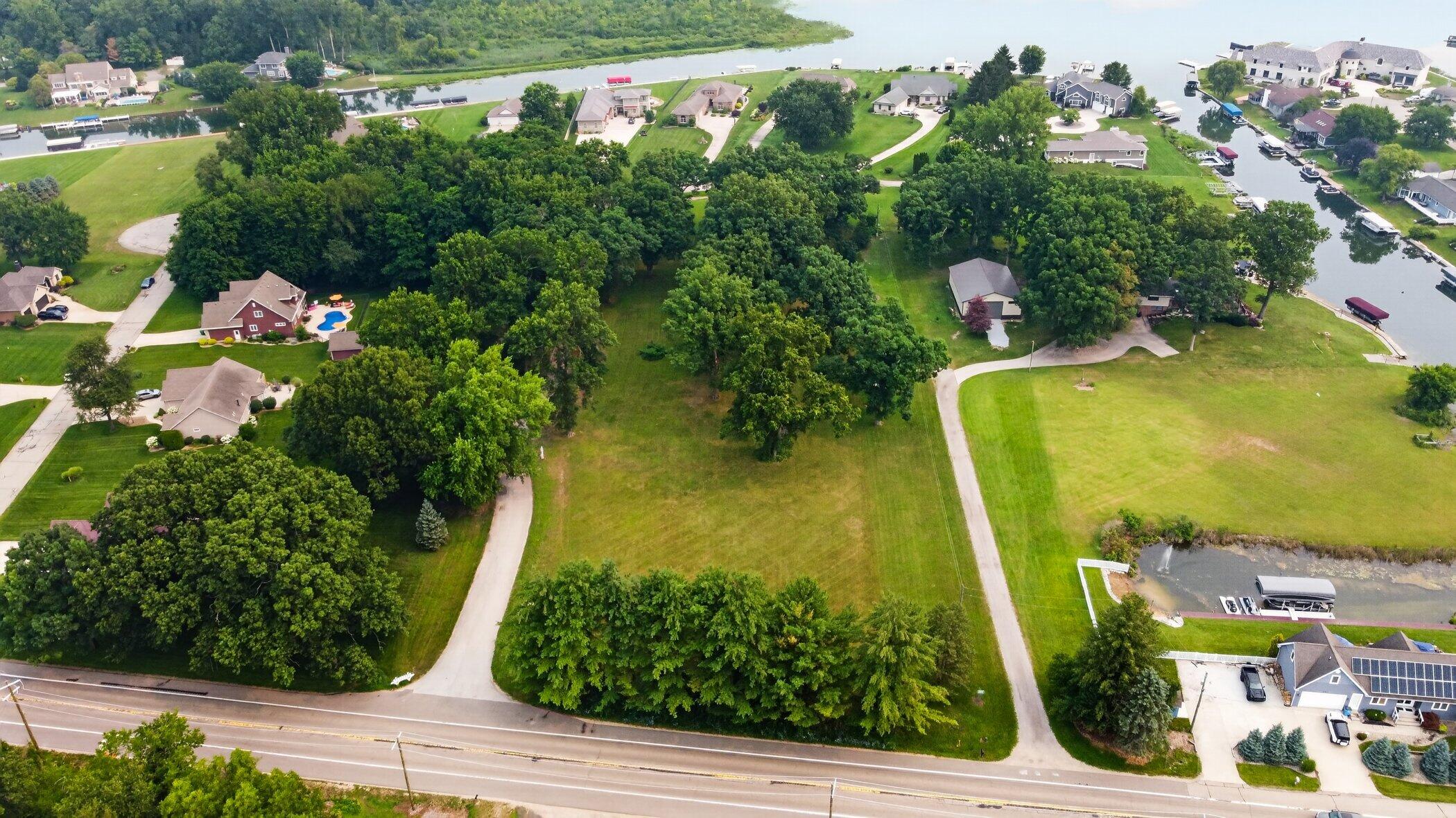 69027 South Beach Drive Edwardsburg MI 49112
