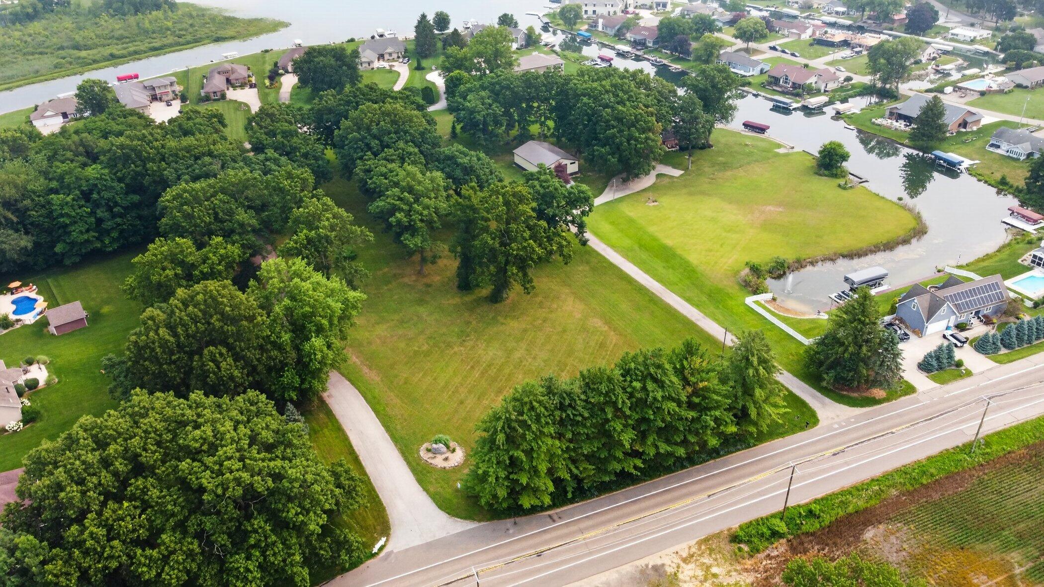 69027 South Beach Drive Edwardsburg MI 49112