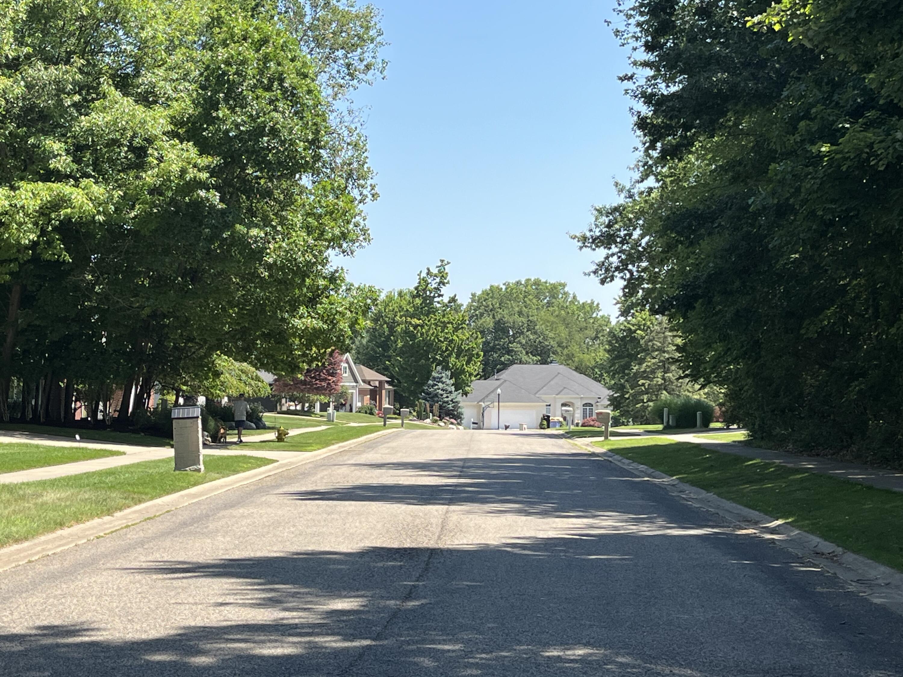 2295 Longmeadow Street NW Grand Rapids MI 49504