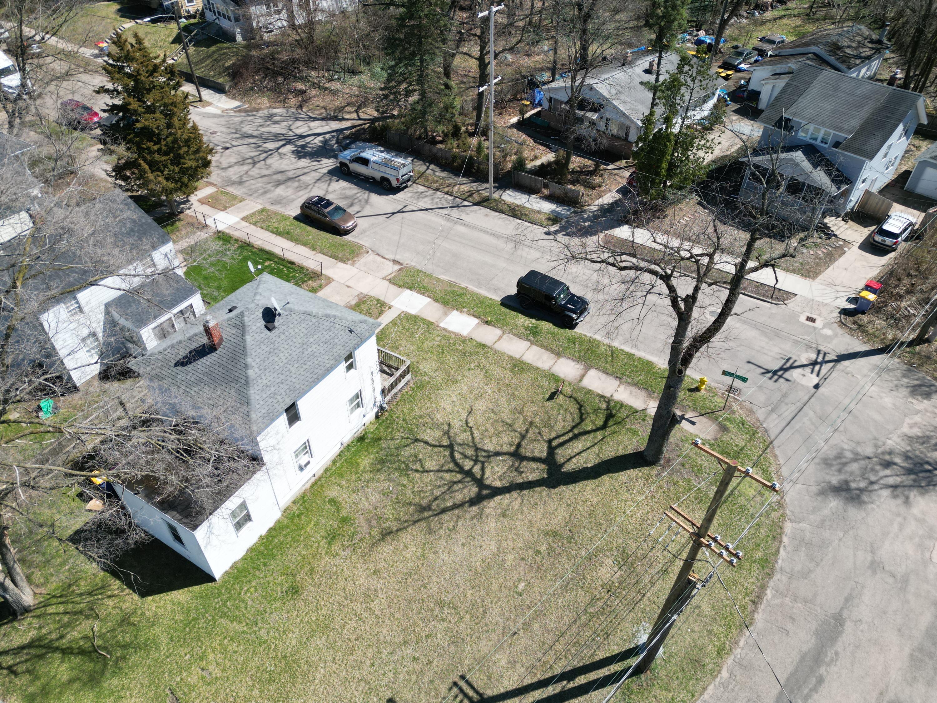 1003 SE Dickinson Street Grand Rapids MI 49507