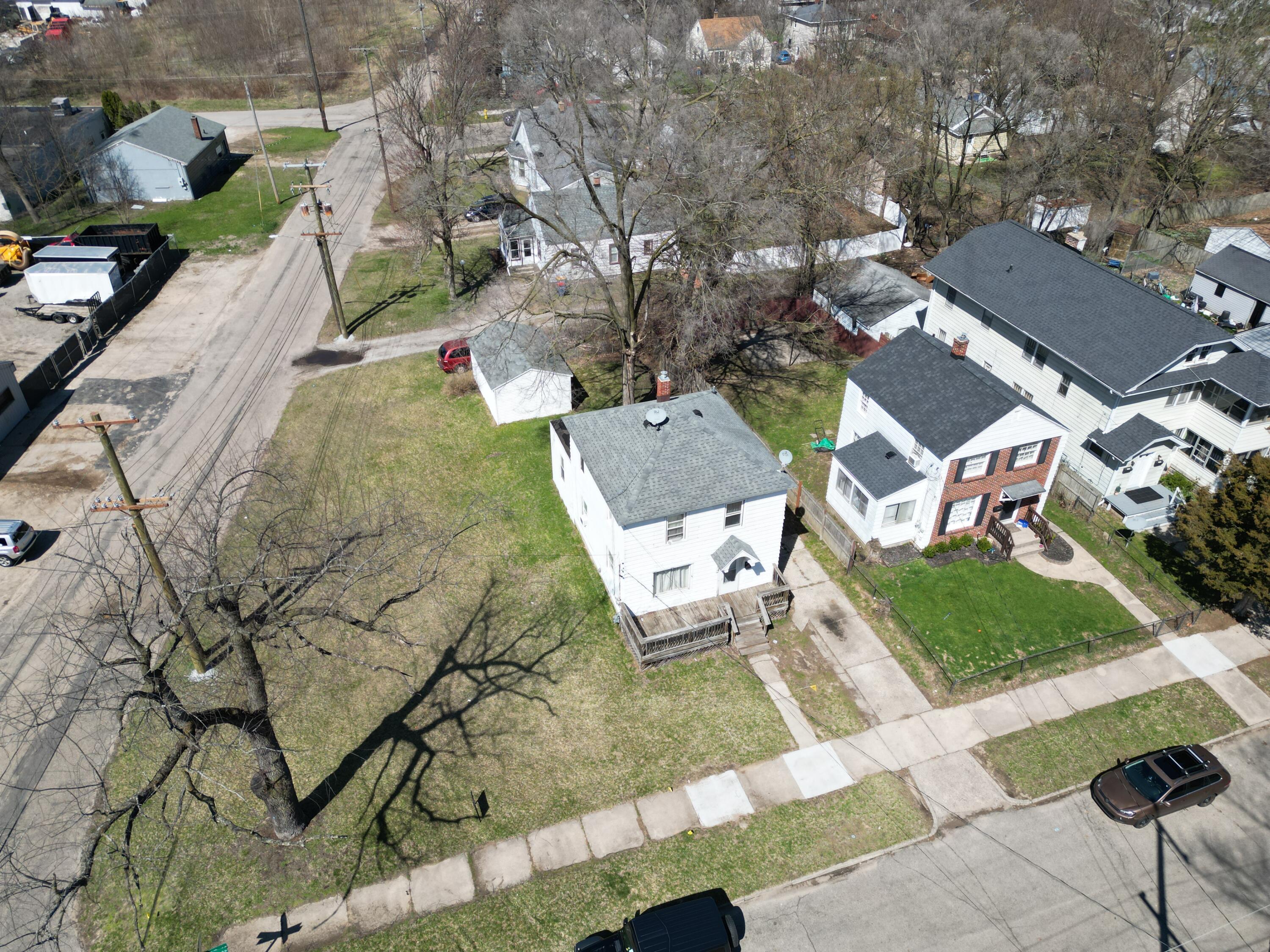 1003 SE Dickinson Street Grand Rapids MI 49507