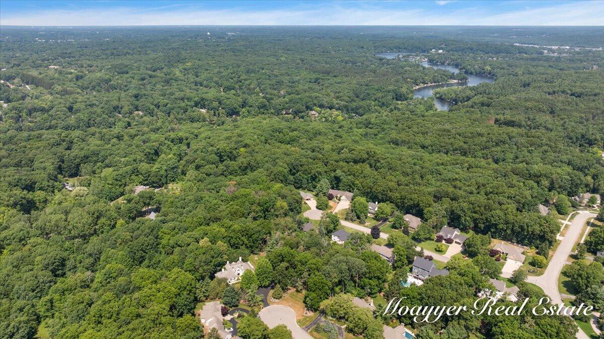 2549 Ashwood Court SE Ada MI 49301