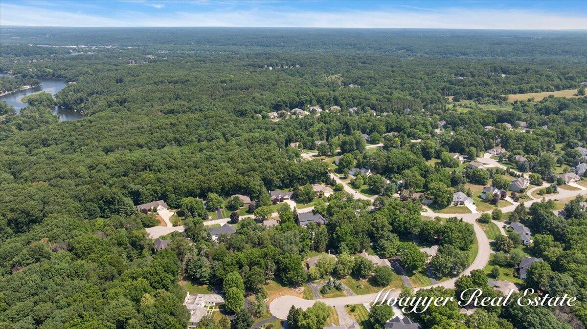 2549 Ashwood Court SE Ada MI 49301