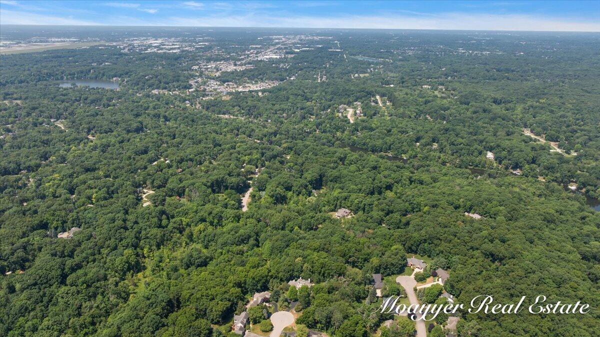 2549 Ashwood Court SE Ada MI 49301