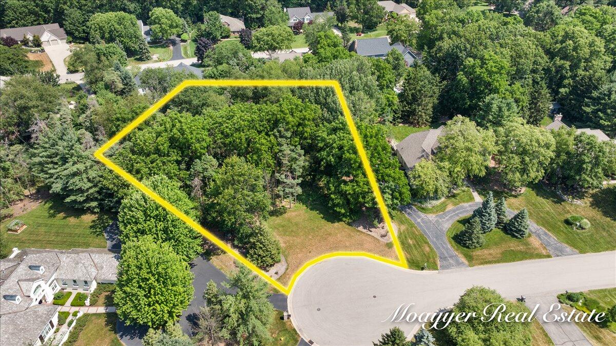 2549 Ashwood Court SE Ada MI 49301