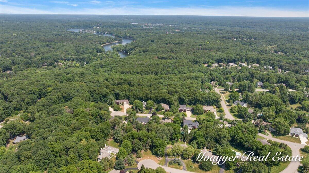 2549 Ashwood Court SE Ada MI 49301