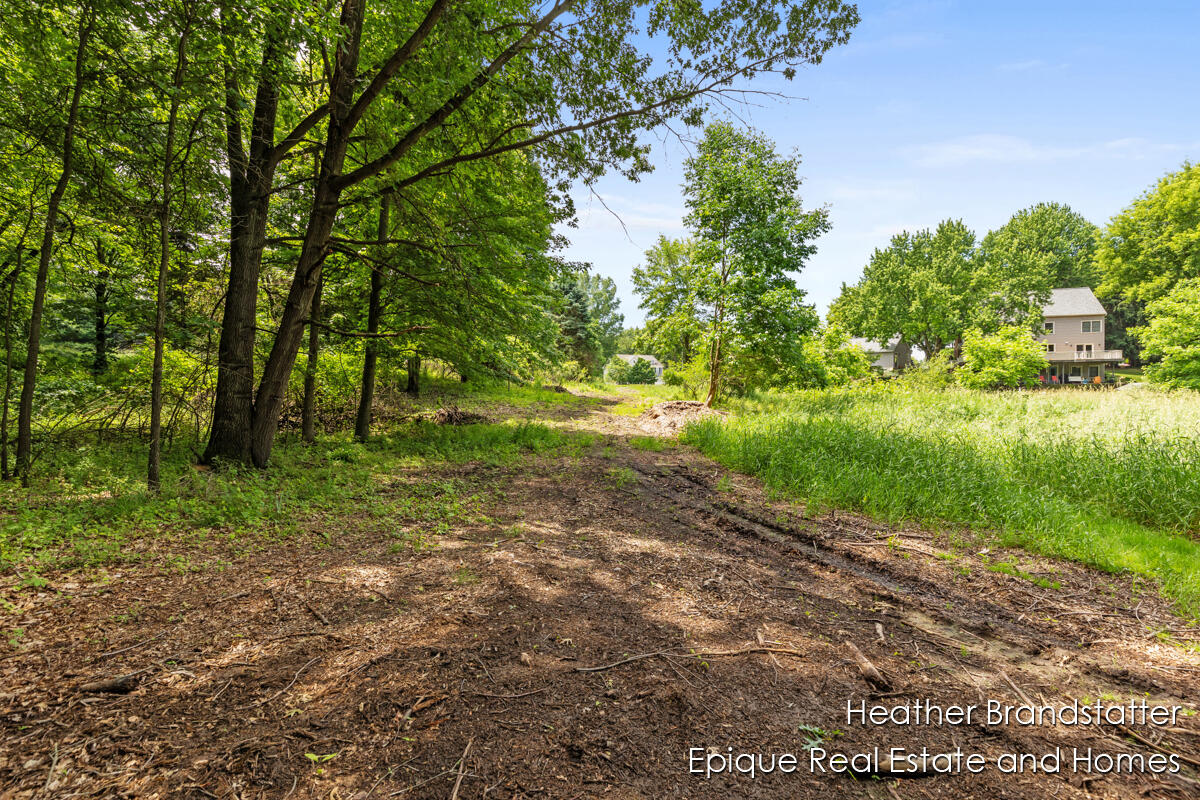 4323 Woodside Oaks Drive SE Grand Rapids MI 49546