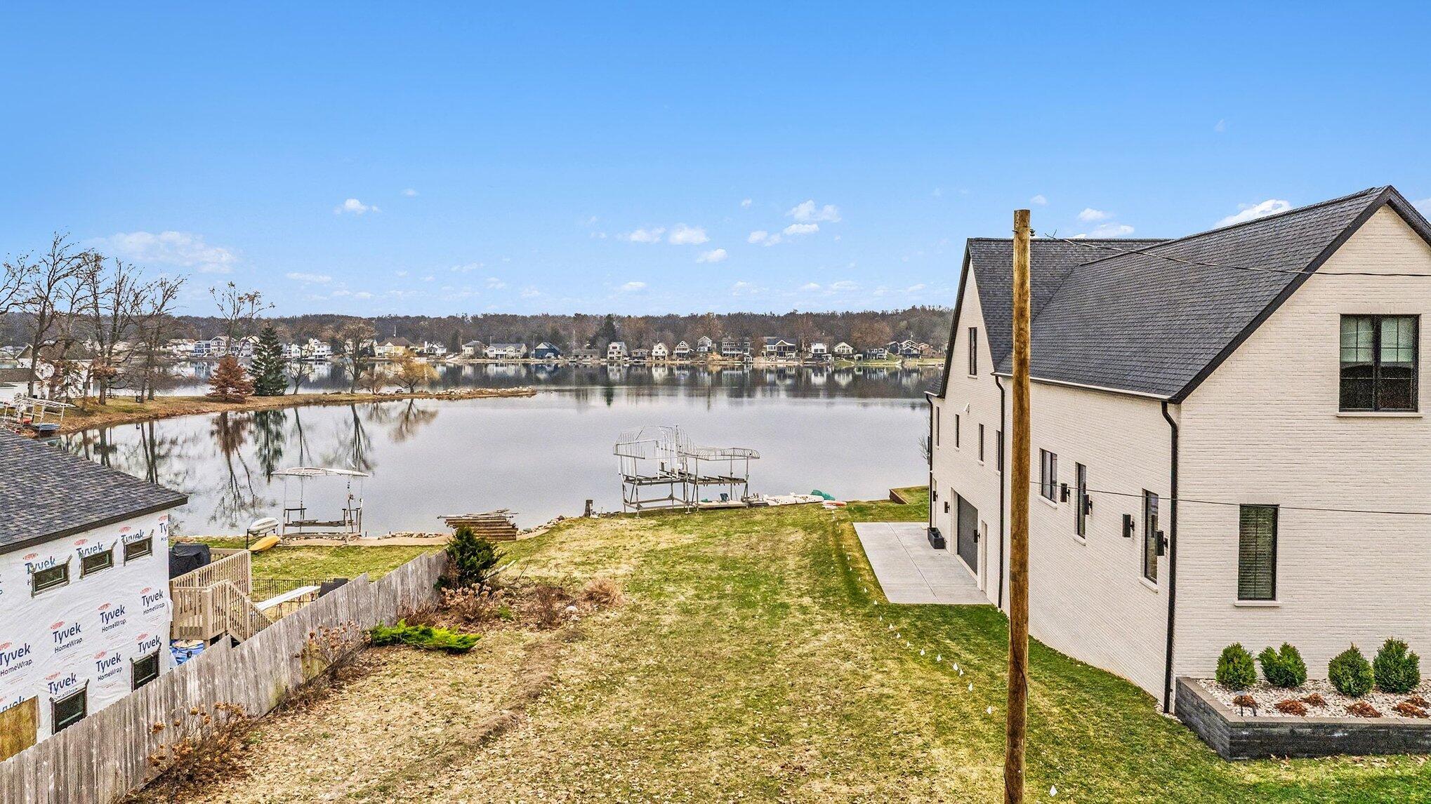 1605 S Crooked Lake Drive Kalamazoo MI 49009
