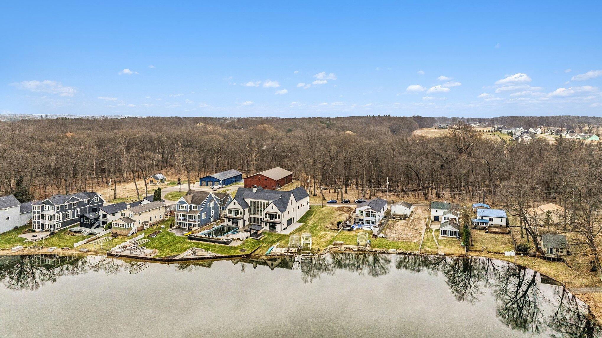1605 S Crooked Lake Drive Kalamazoo MI 49009
