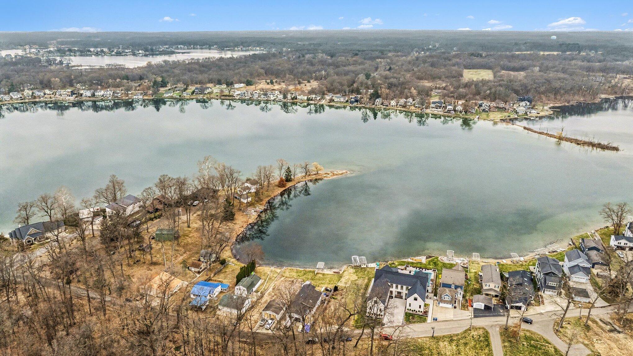 1605 S Crooked Lake Drive Kalamazoo MI 49009