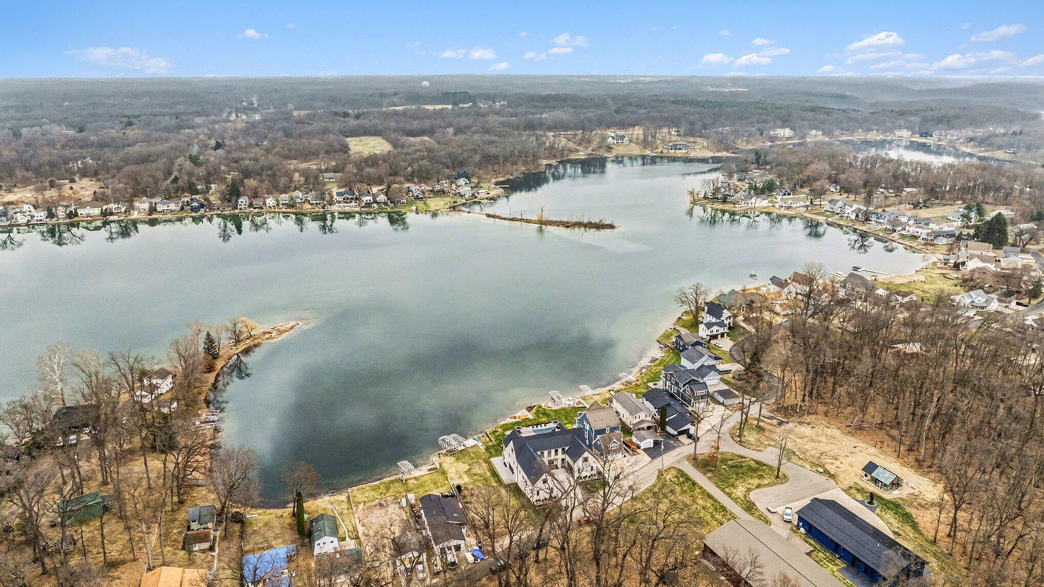 1605 S Crooked Lake Drive Kalamazoo MI 49009