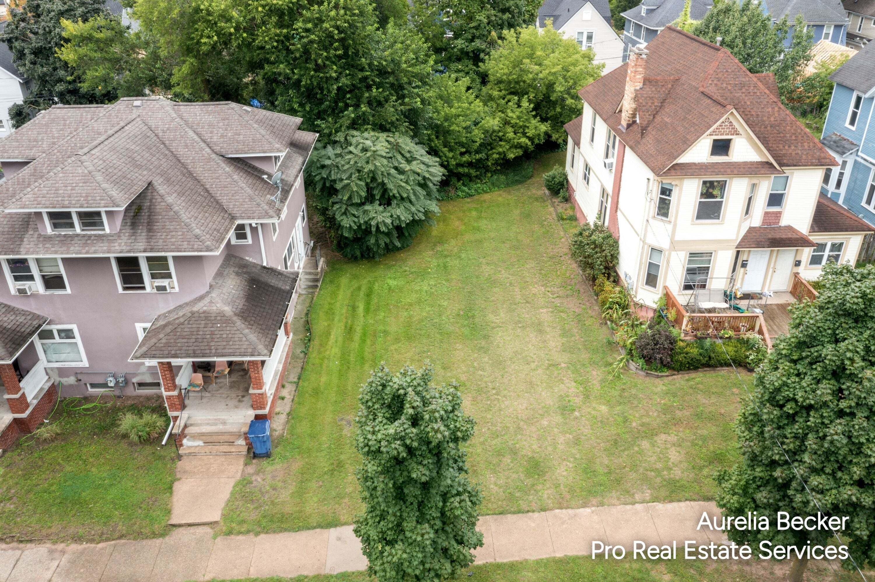 745 E Paris Avenue SE Grand Rapids MI 49503