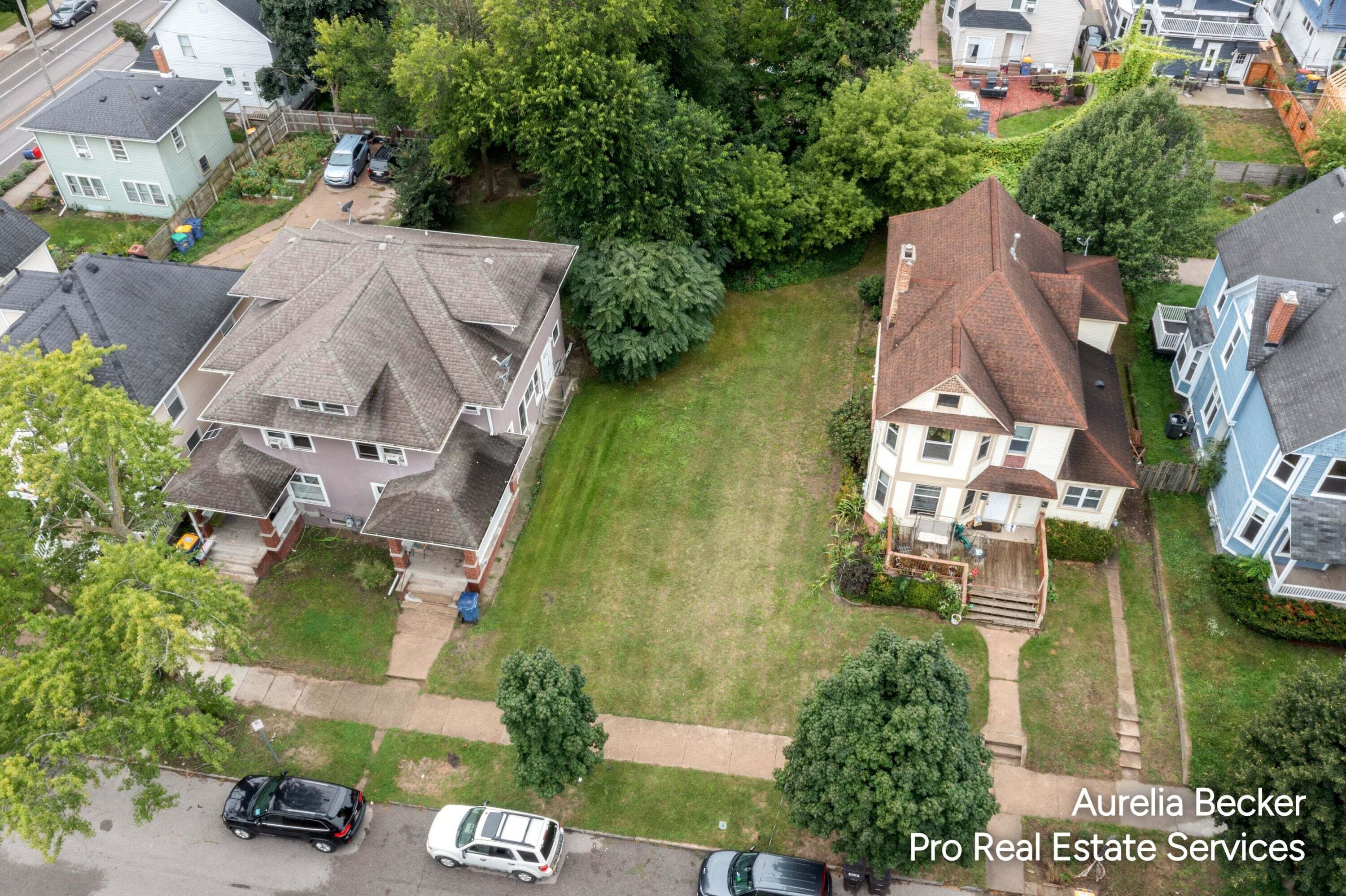 745 E Paris Avenue SE Grand Rapids MI 49503