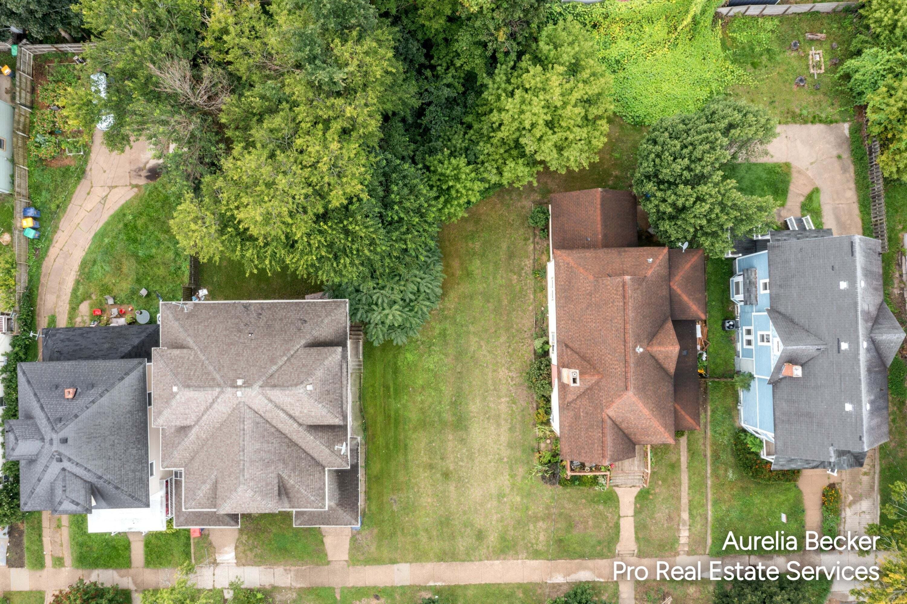 745 E Paris Avenue SE Grand Rapids MI 49503