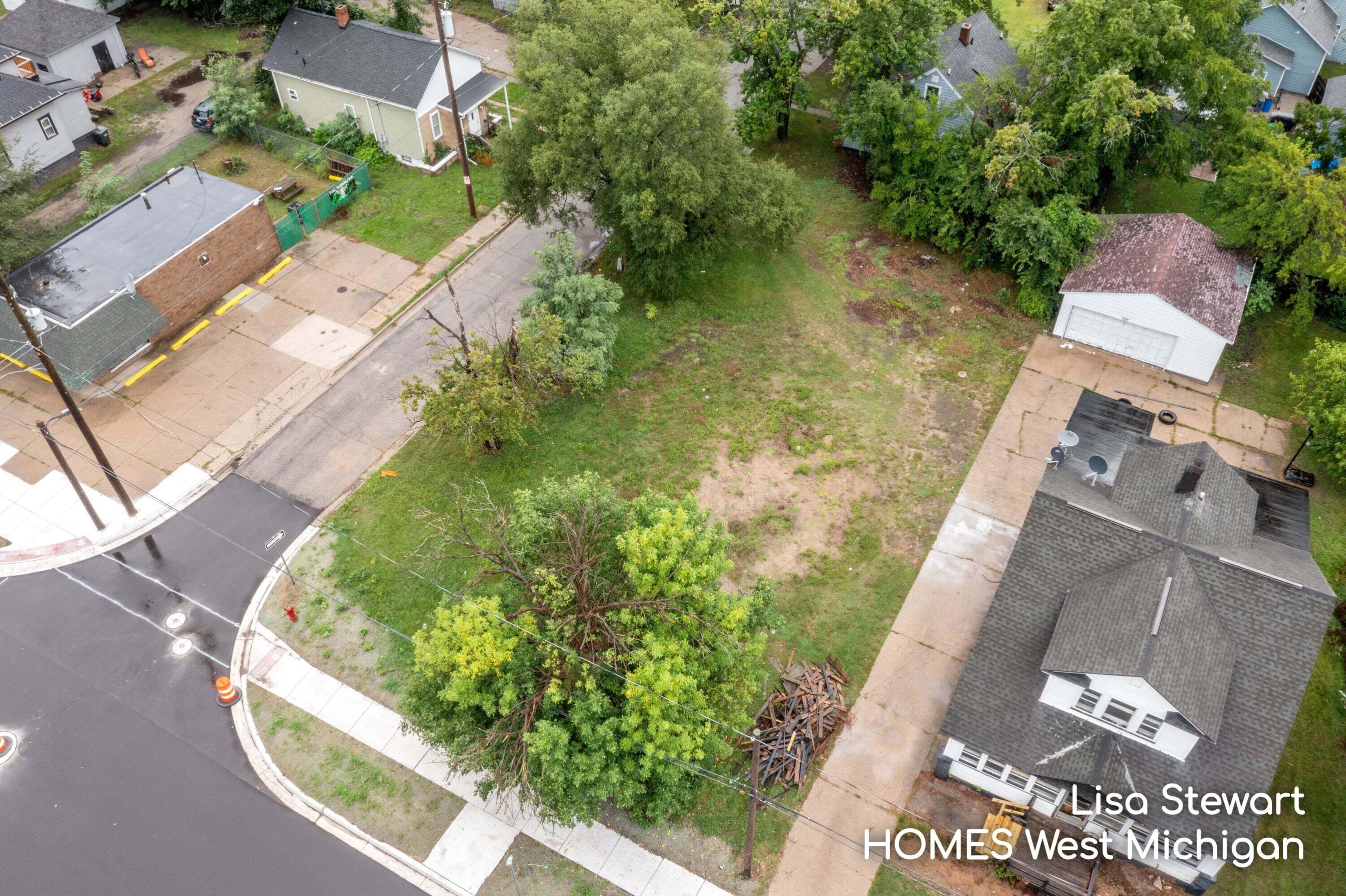 558 E Apple Avenue Muskegon MI 49442