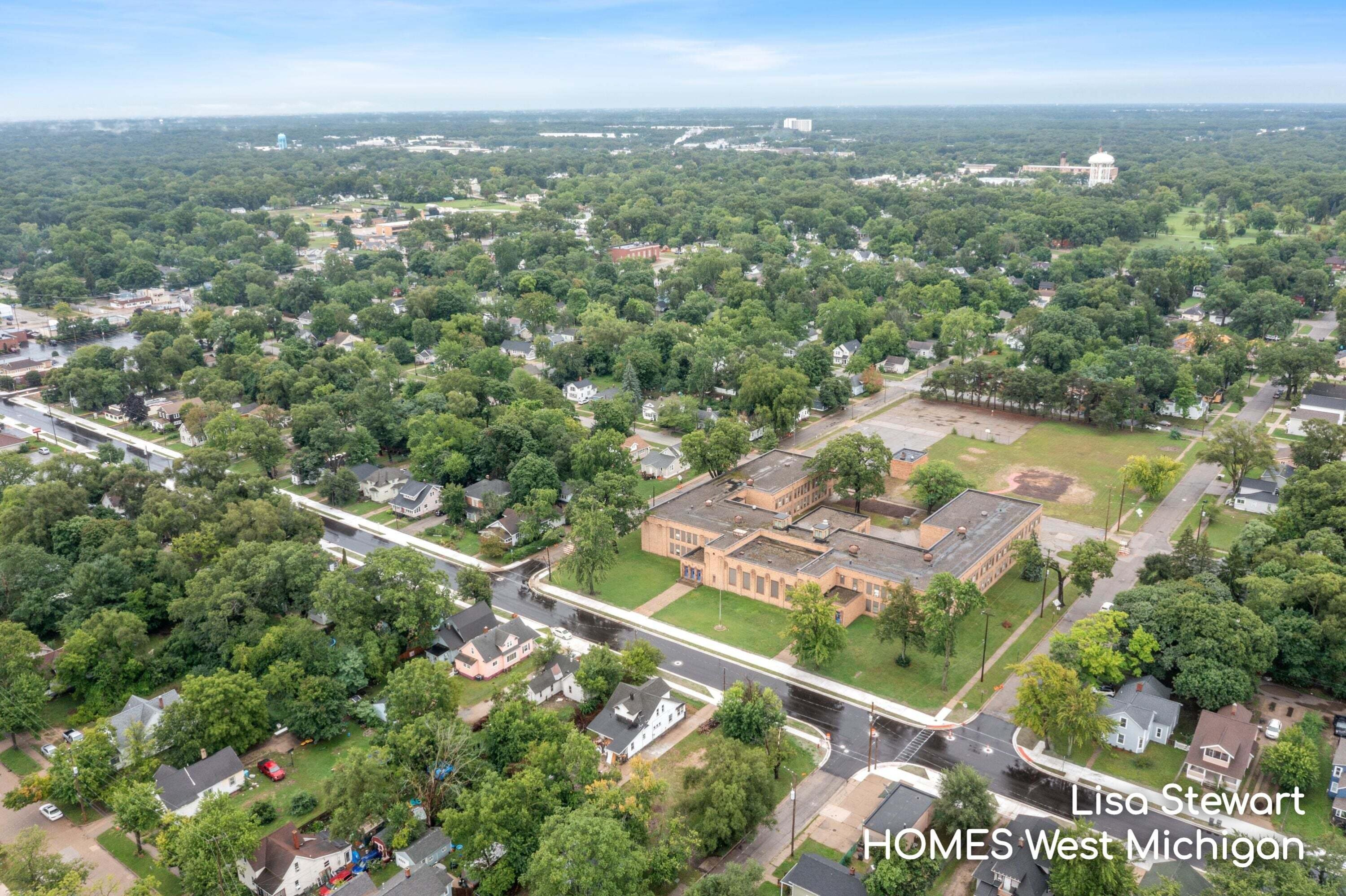 558 E Apple Avenue Muskegon MI 49442