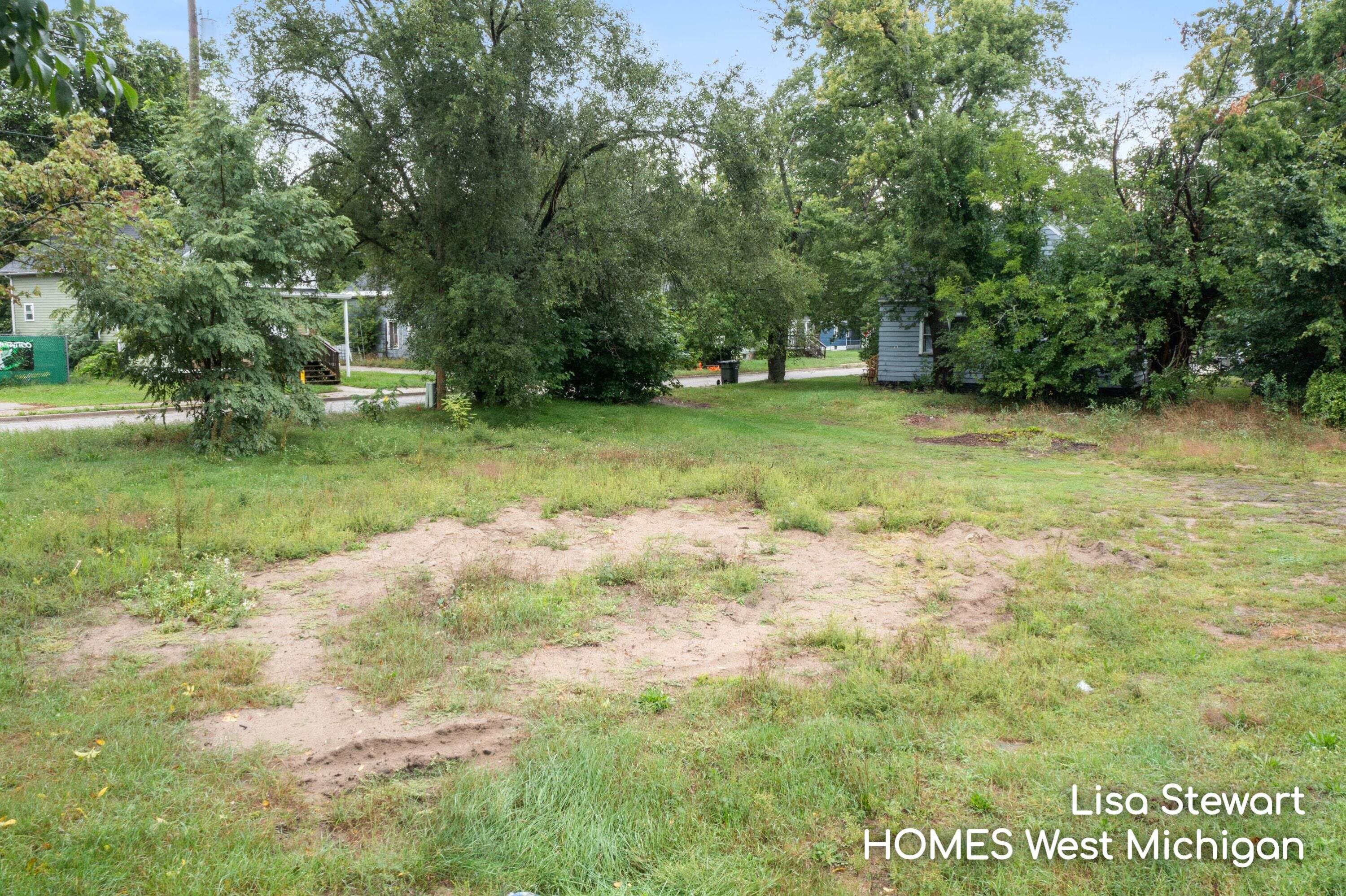 558 E Apple Avenue Muskegon MI 49442