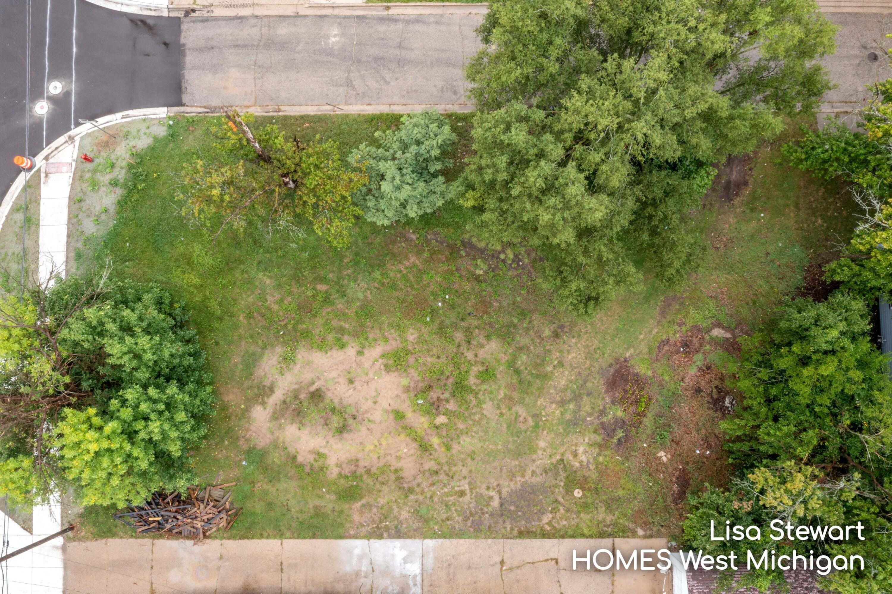 558 E Apple Avenue Muskegon MI 49442