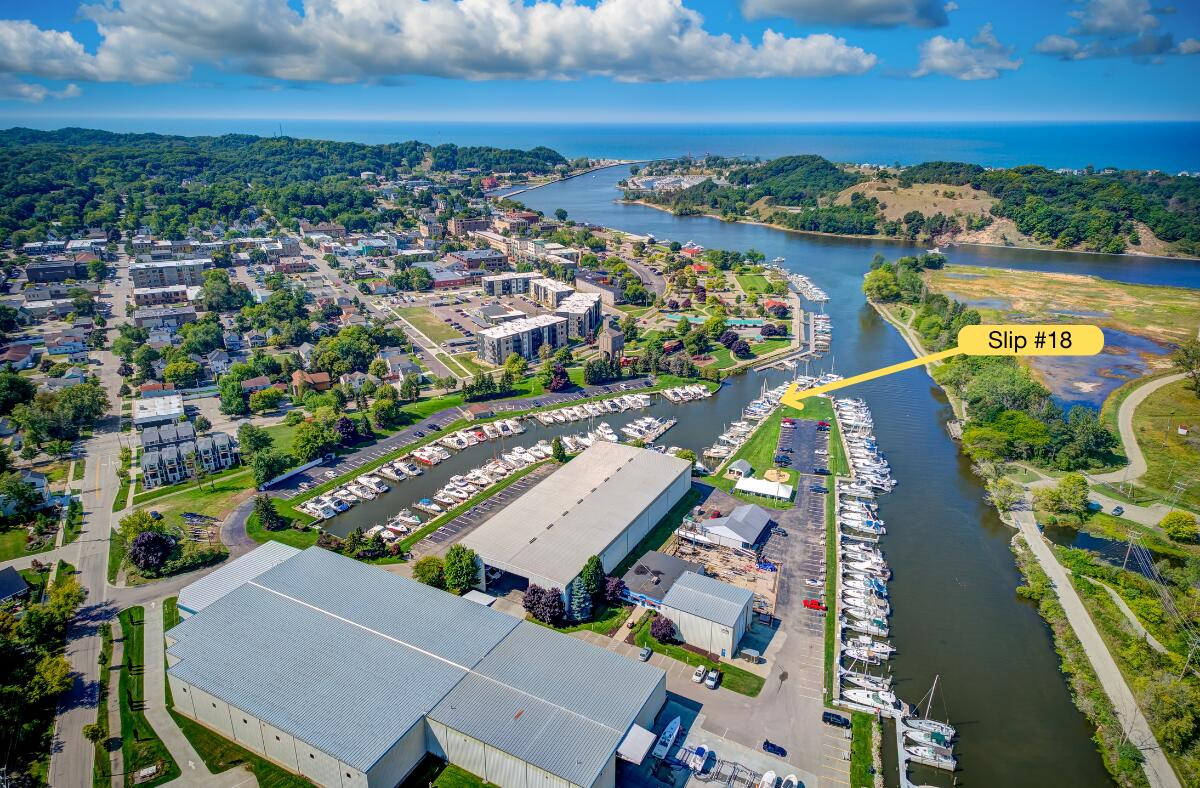 18 Wharfside Grand Haven MI 49417