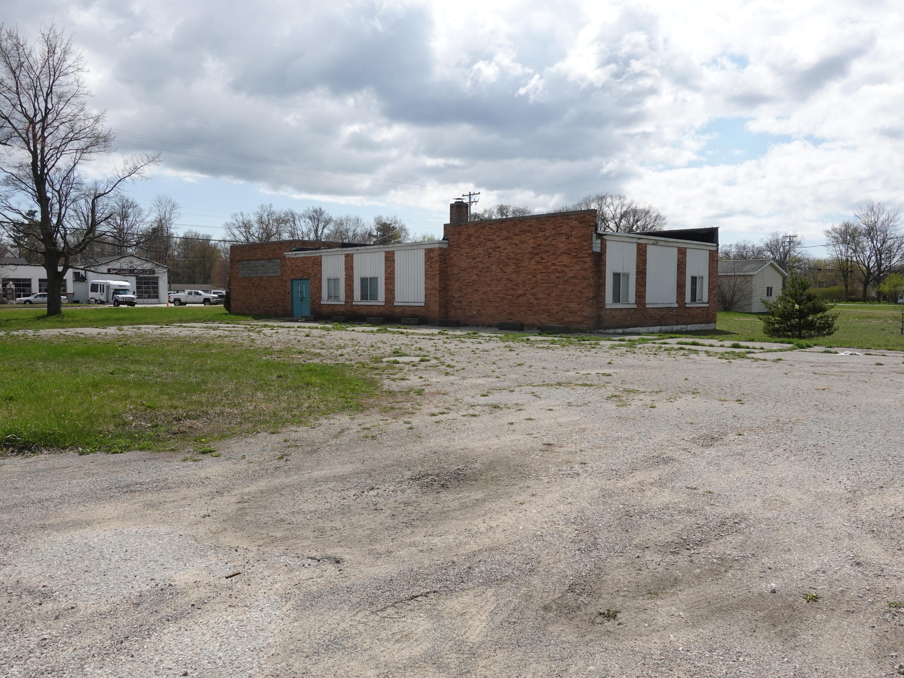 3186 E Apple Avenue Muskegon MI 49442