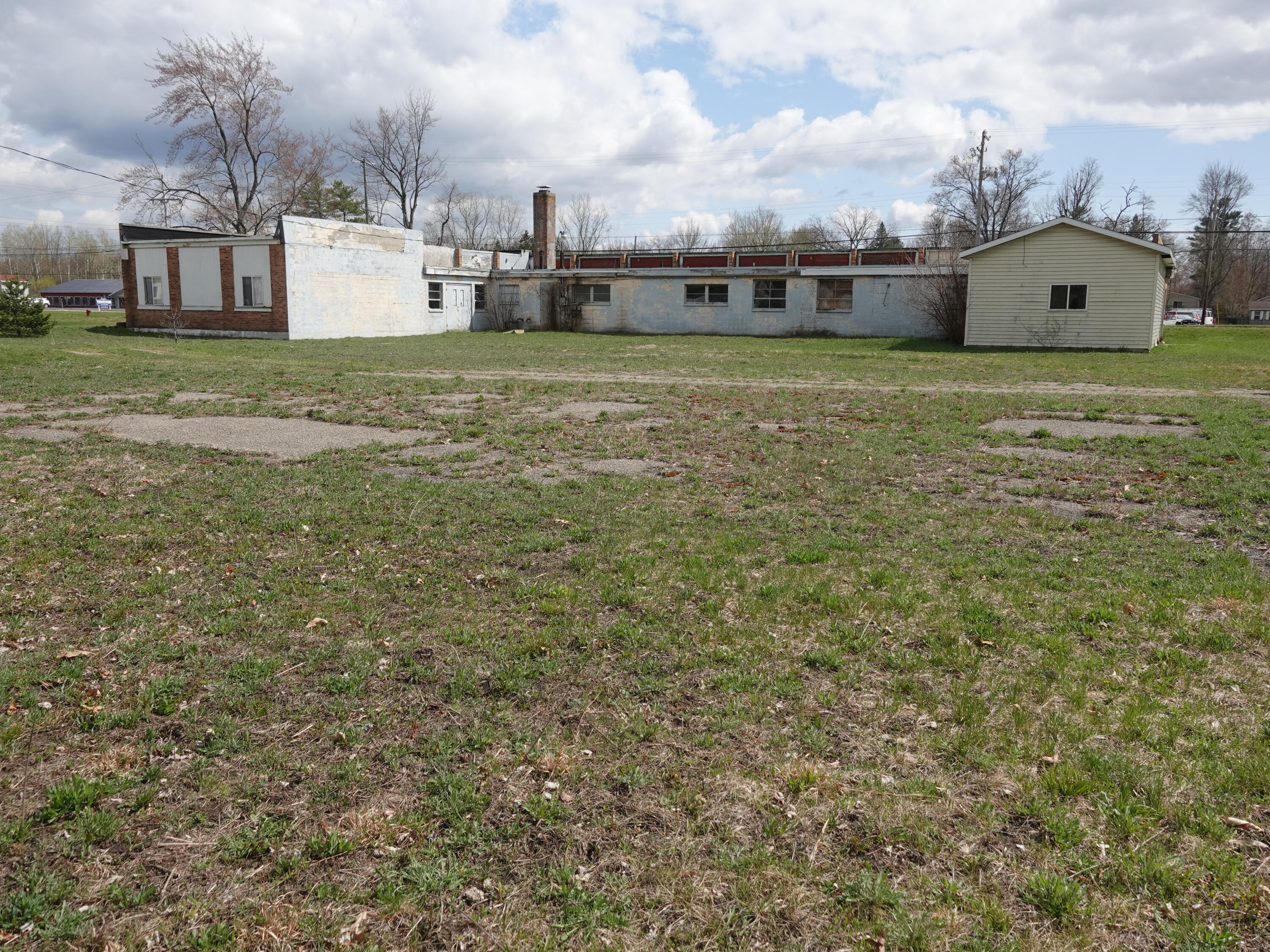 3186 E Apple Avenue Muskegon MI 49442