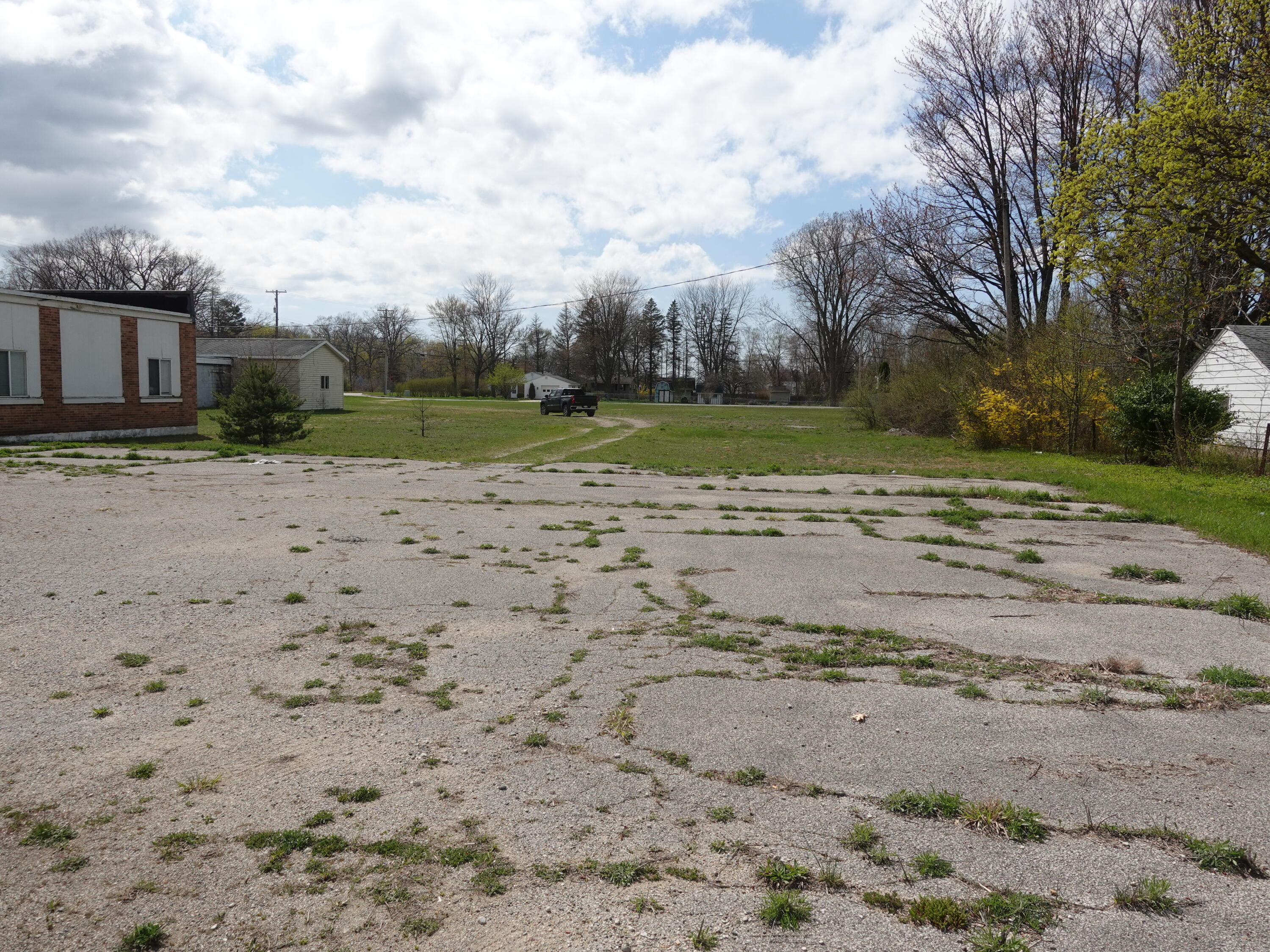 3186 E Apple Avenue Muskegon MI 49442