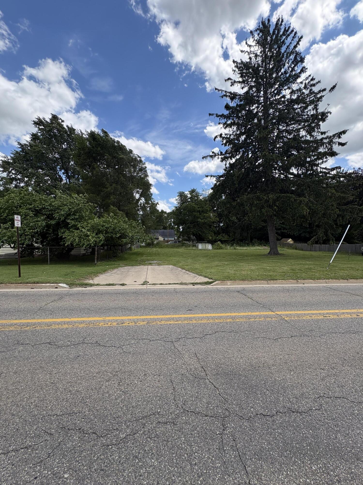 284 E Center Street Coloma MI 49038