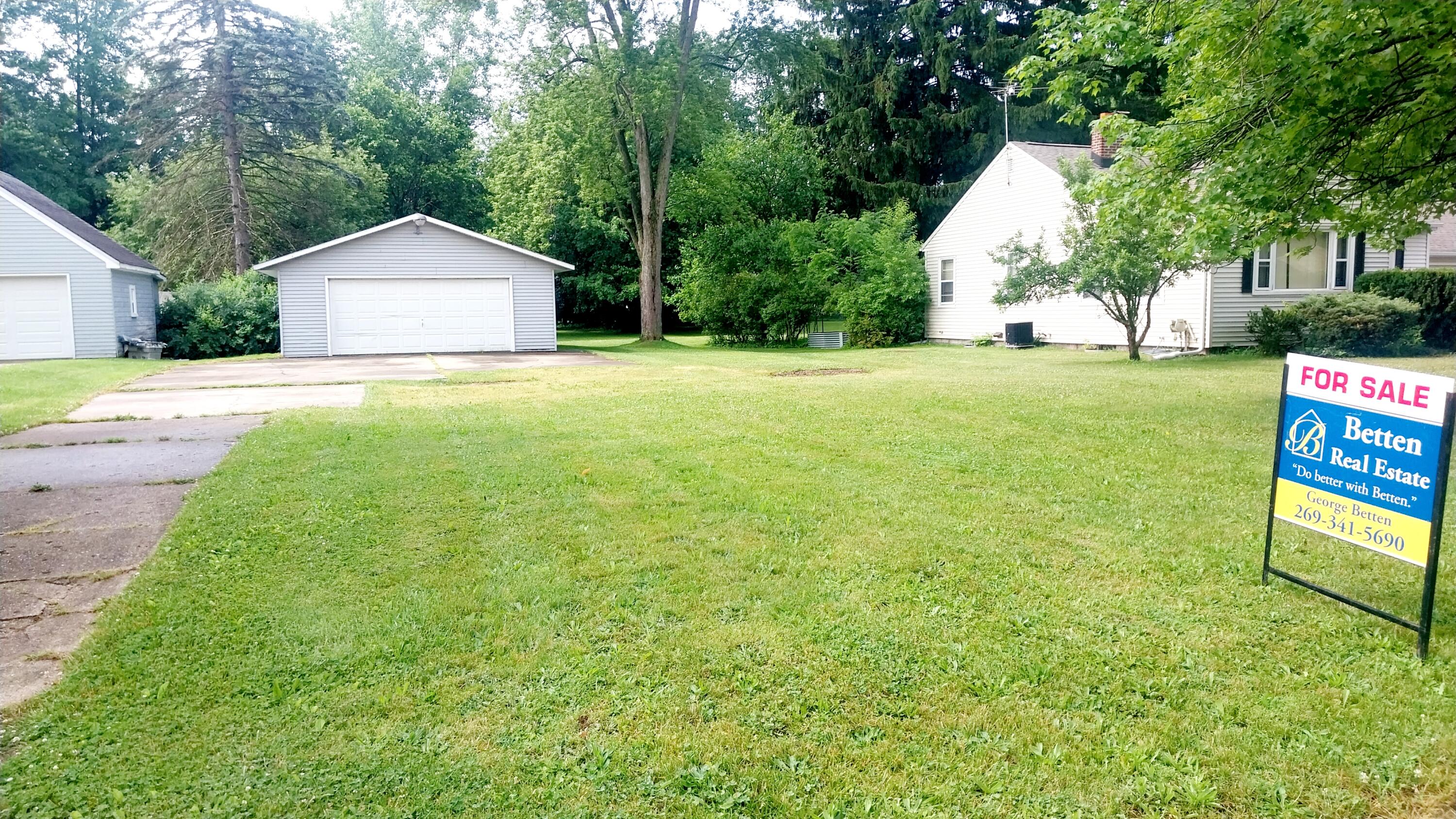 924 Parchmount Avenue Kalamazoo MI 49004