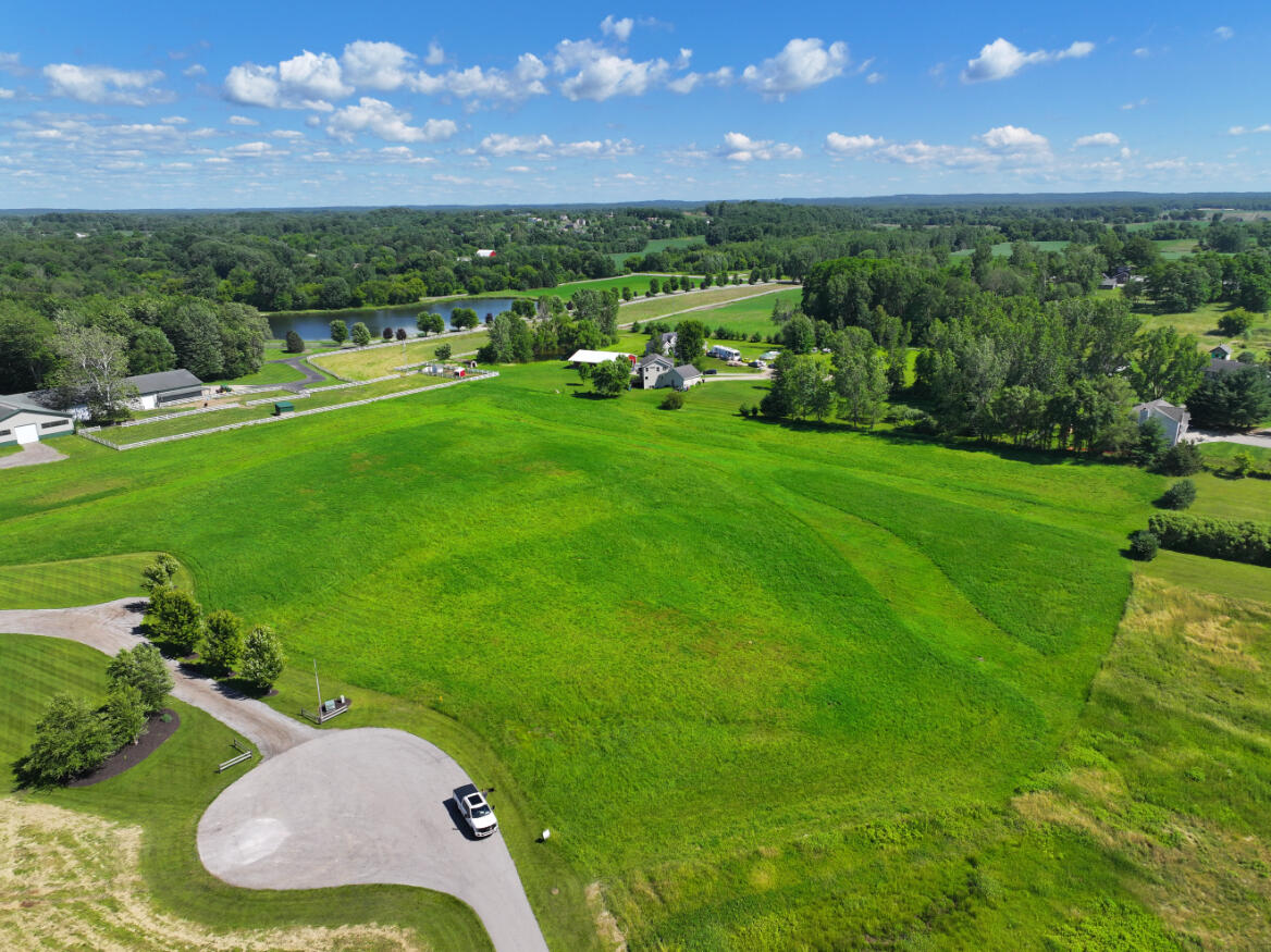 V/l 5a Rustic Lane Hamilton MI 49419