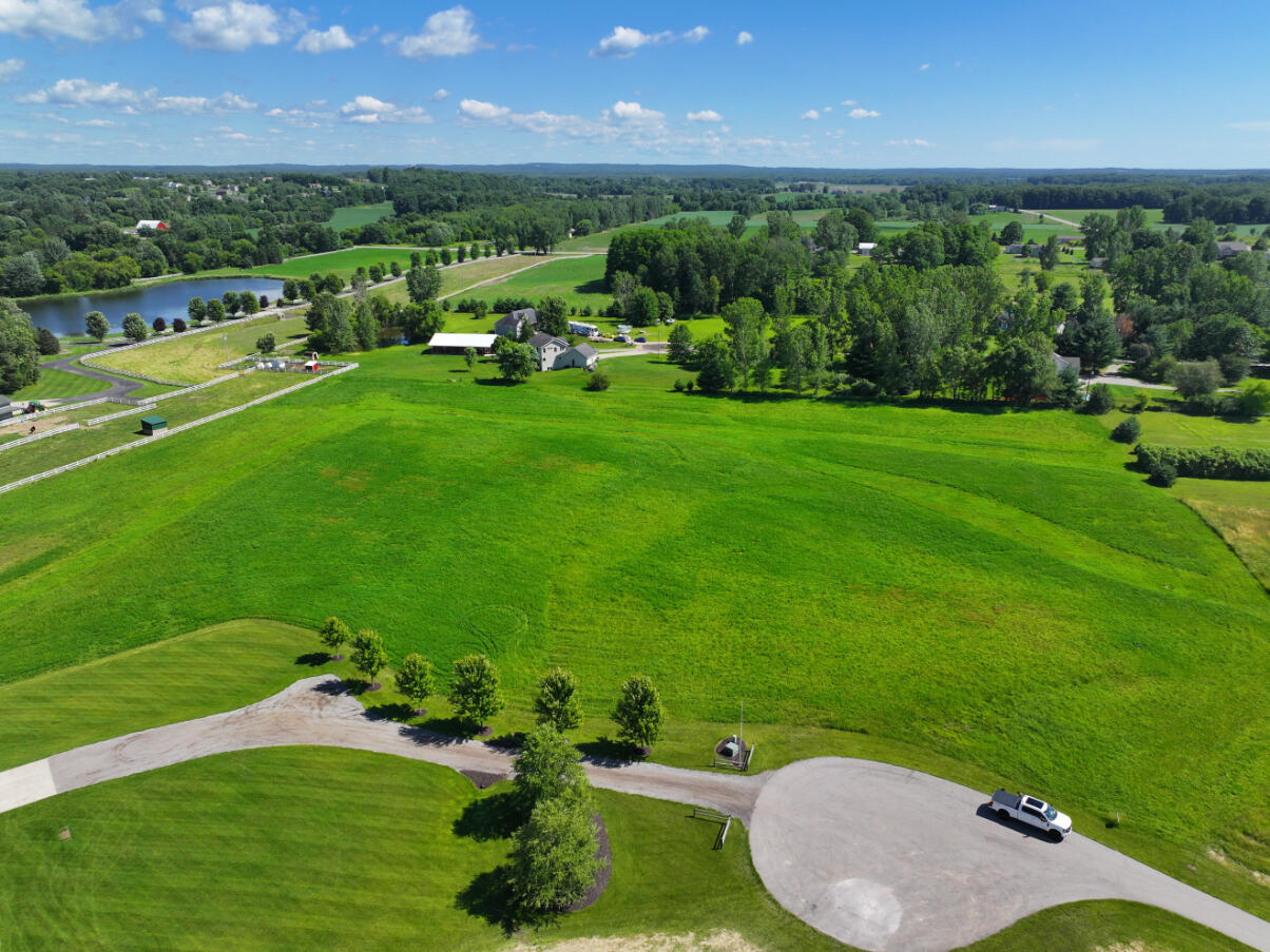 V/l 5a Rustic Lane Hamilton MI 49419