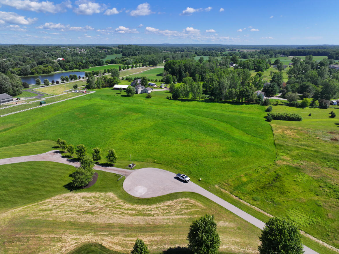 V/l 5a Rustic Lane Hamilton MI 49419
