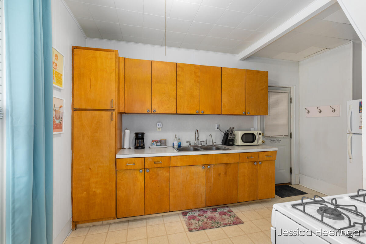 29 W Division Street NE Rockford MI 49341