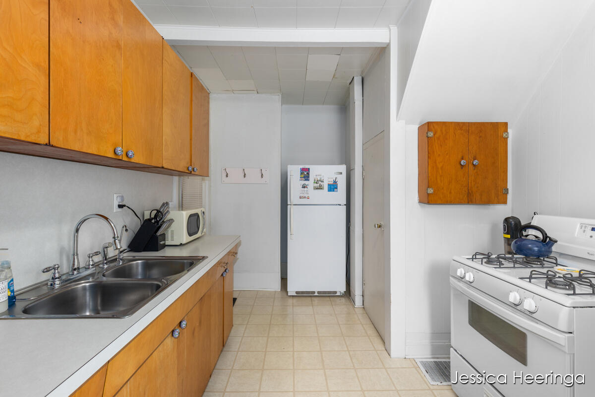 29 W Division Street NE Rockford MI 49341