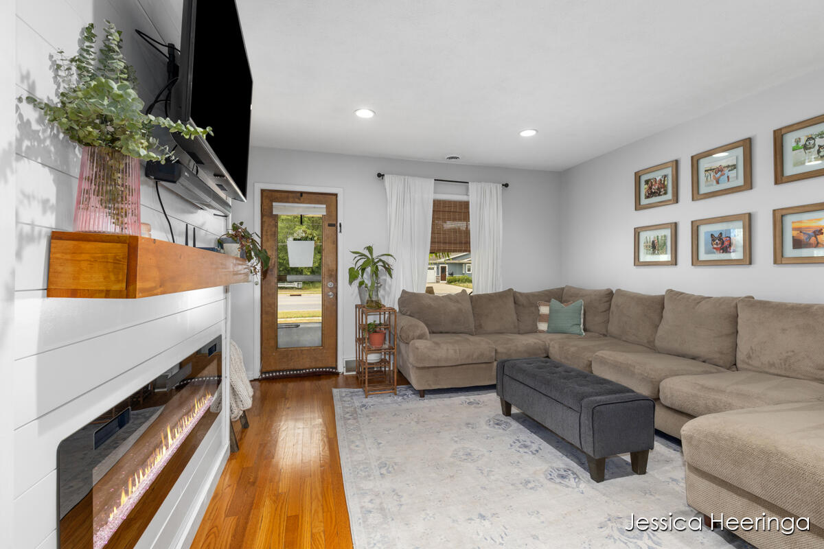 29 W Division Street NE Rockford MI 49341