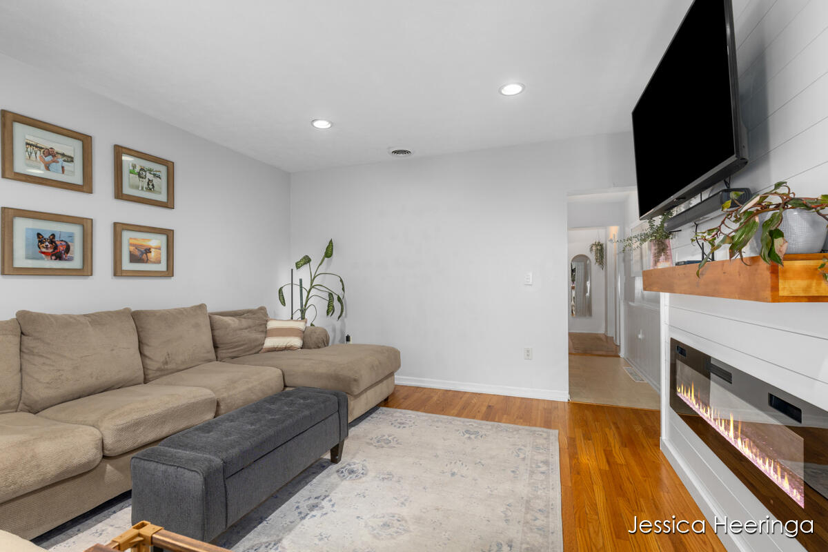 29 W Division Street NE Rockford MI 49341