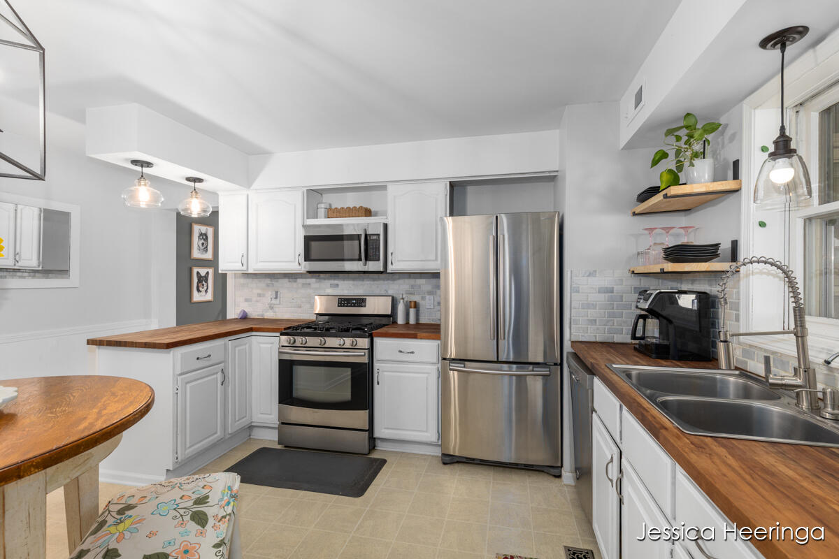 29 W Division Street NE Rockford MI 49341